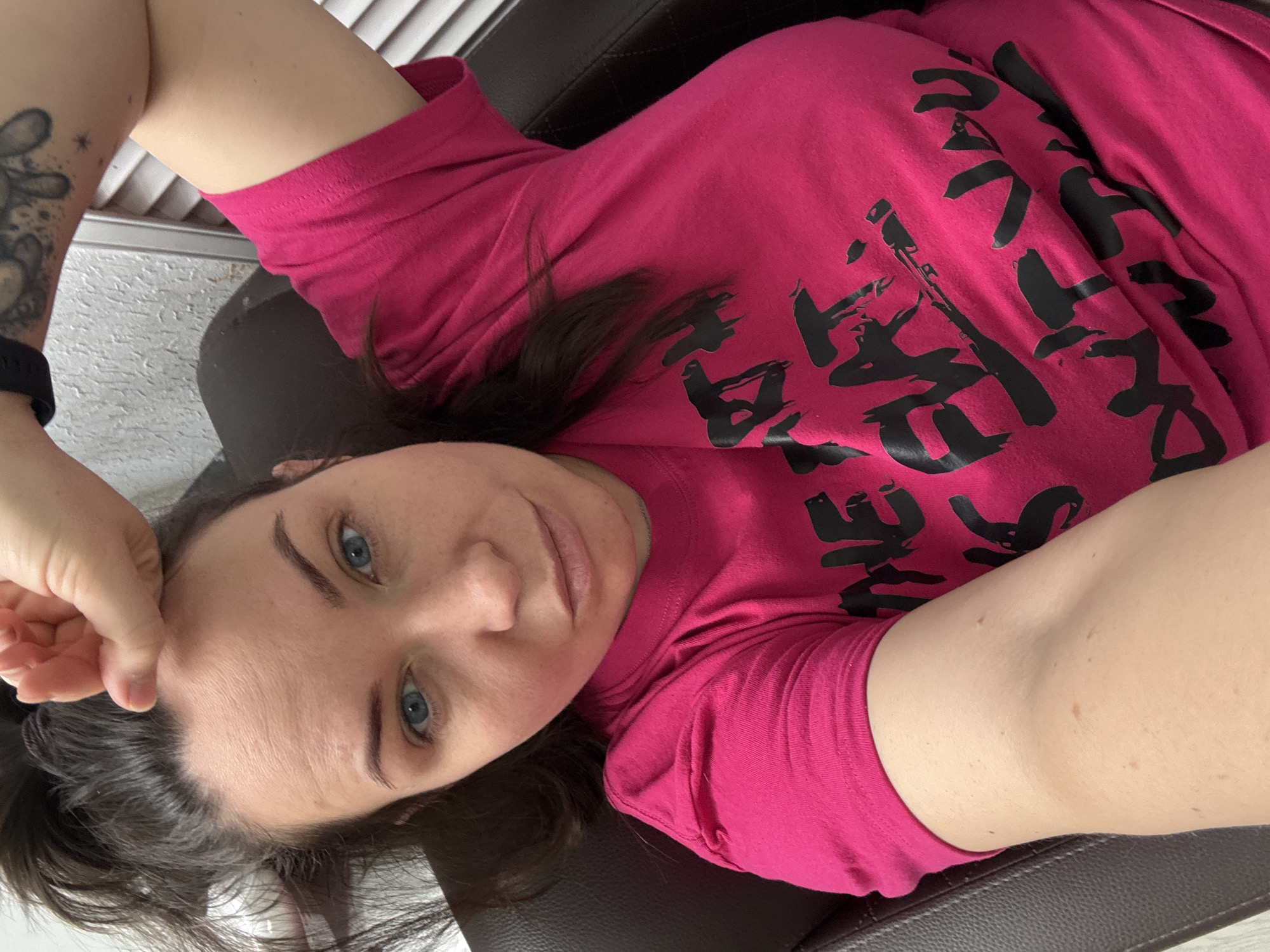 Woman documents salon visit with selfies in Chaikovsky