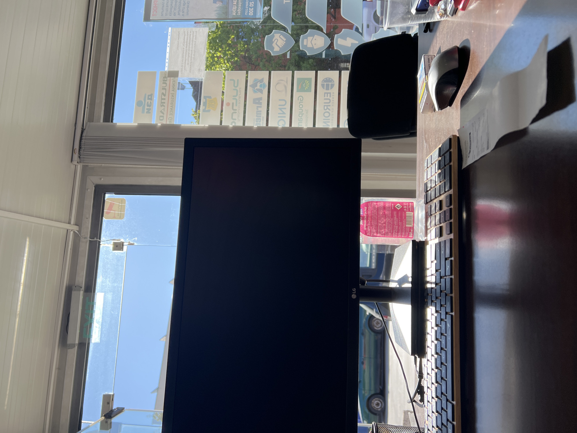 LG computer spotted indoors in Sofia with insurance logos