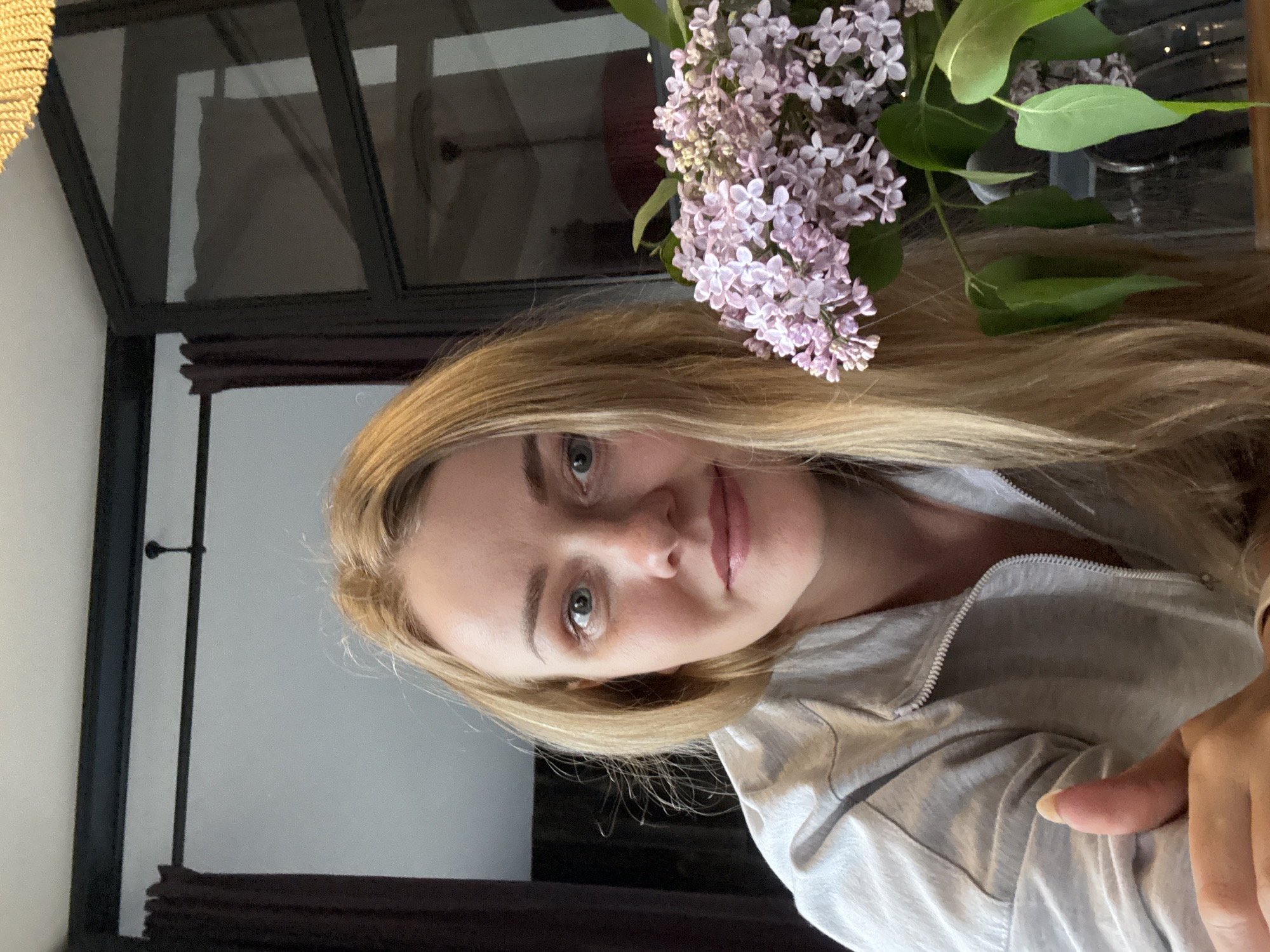 Woman takes selfie tour across Saint Petersburg landmarks