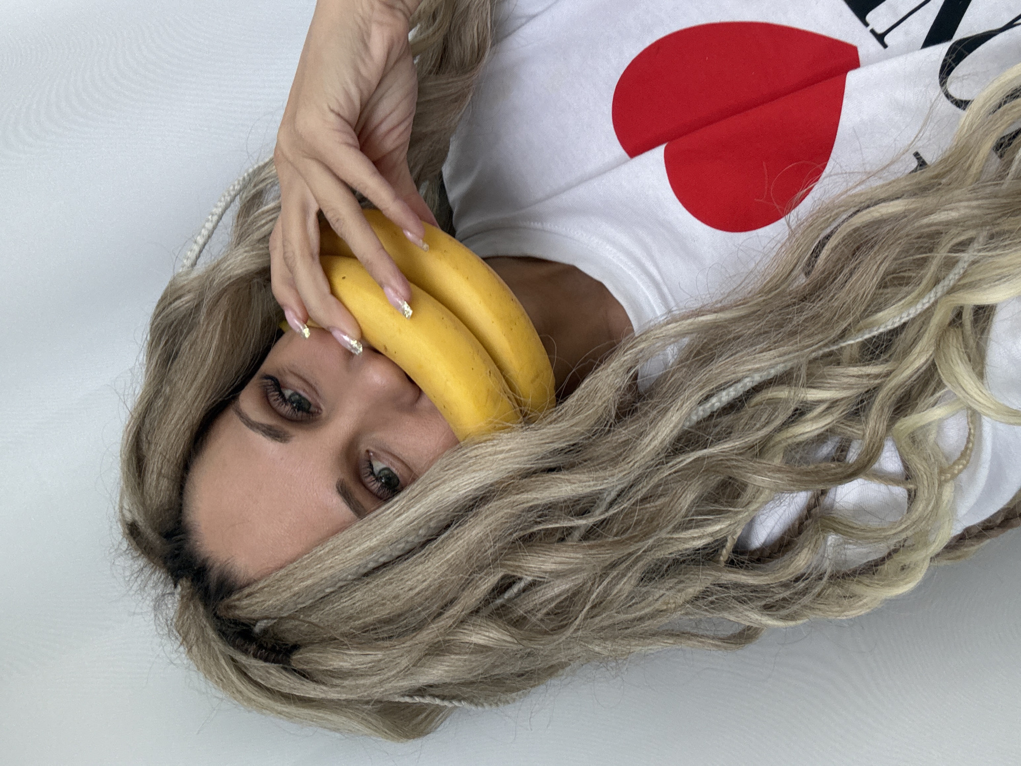 Woman poses for casual photo session in Rusanovo studio