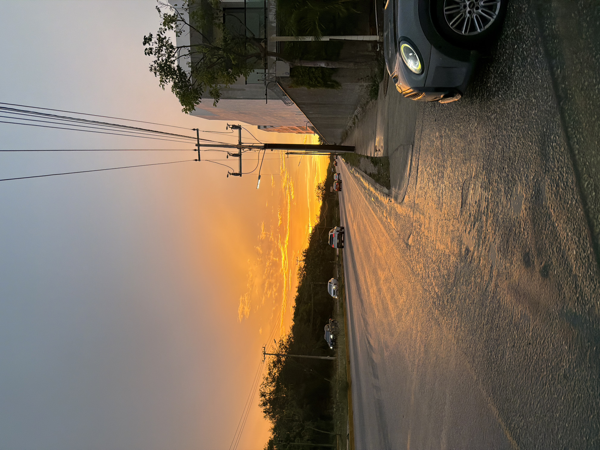Sunset street scenes captured by witnesses in Cancún