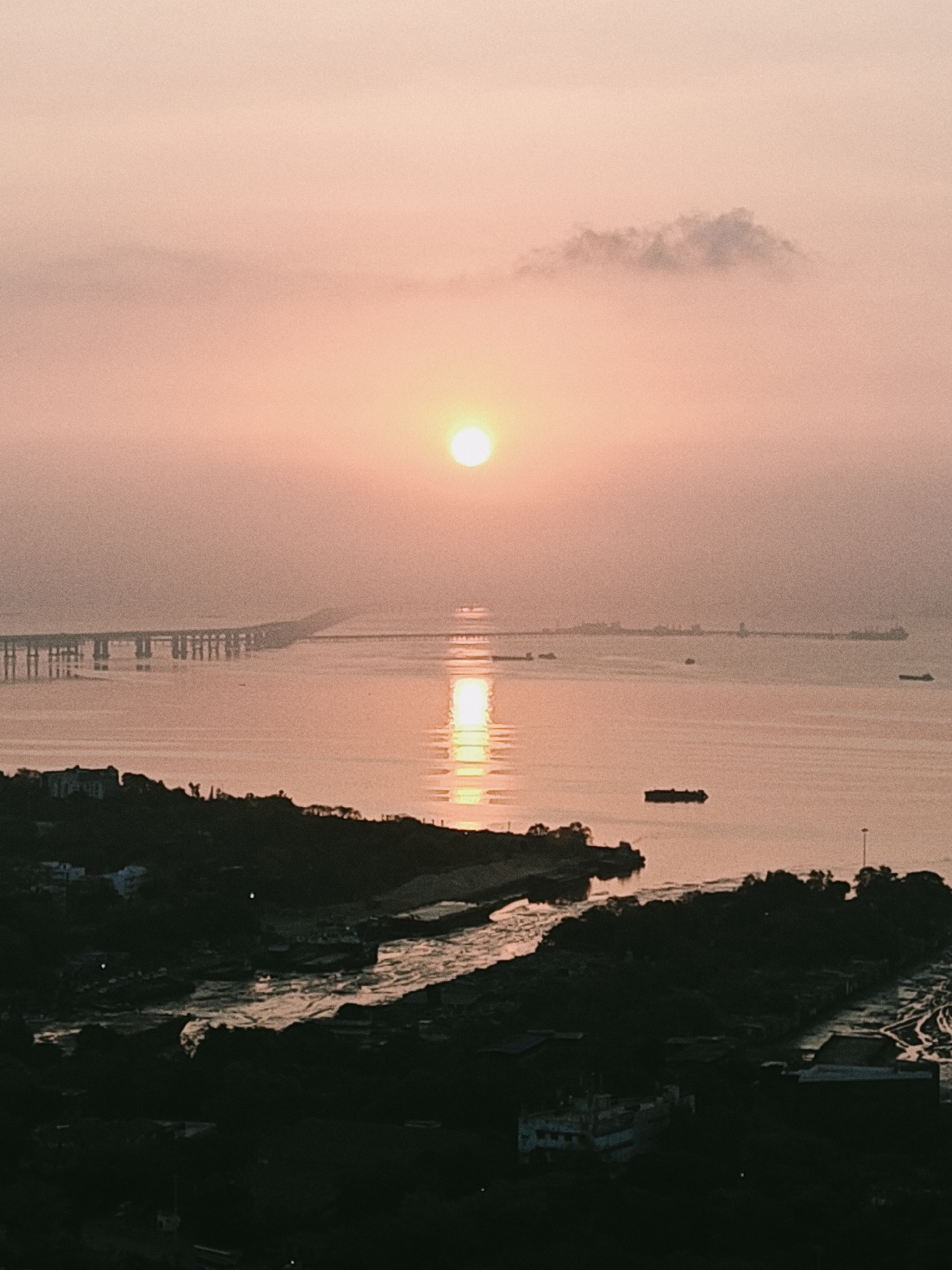 Mumbai sunrise captured over Bandra-Worli Sea Link bridge
