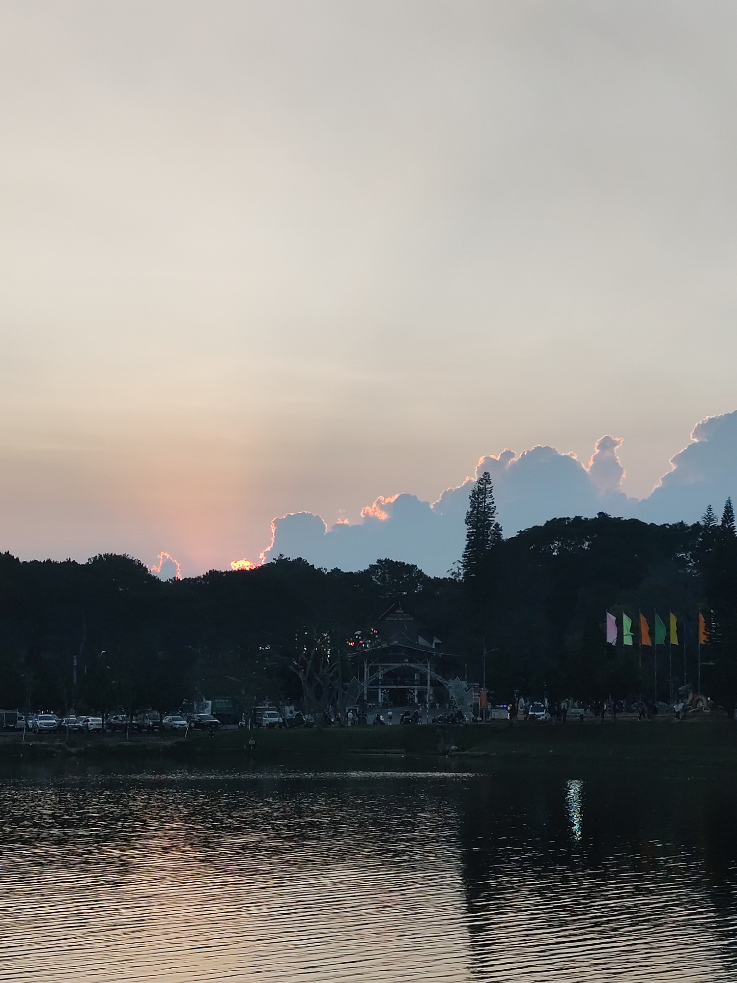 Evening lakeside gathering with street performers at Da Lat