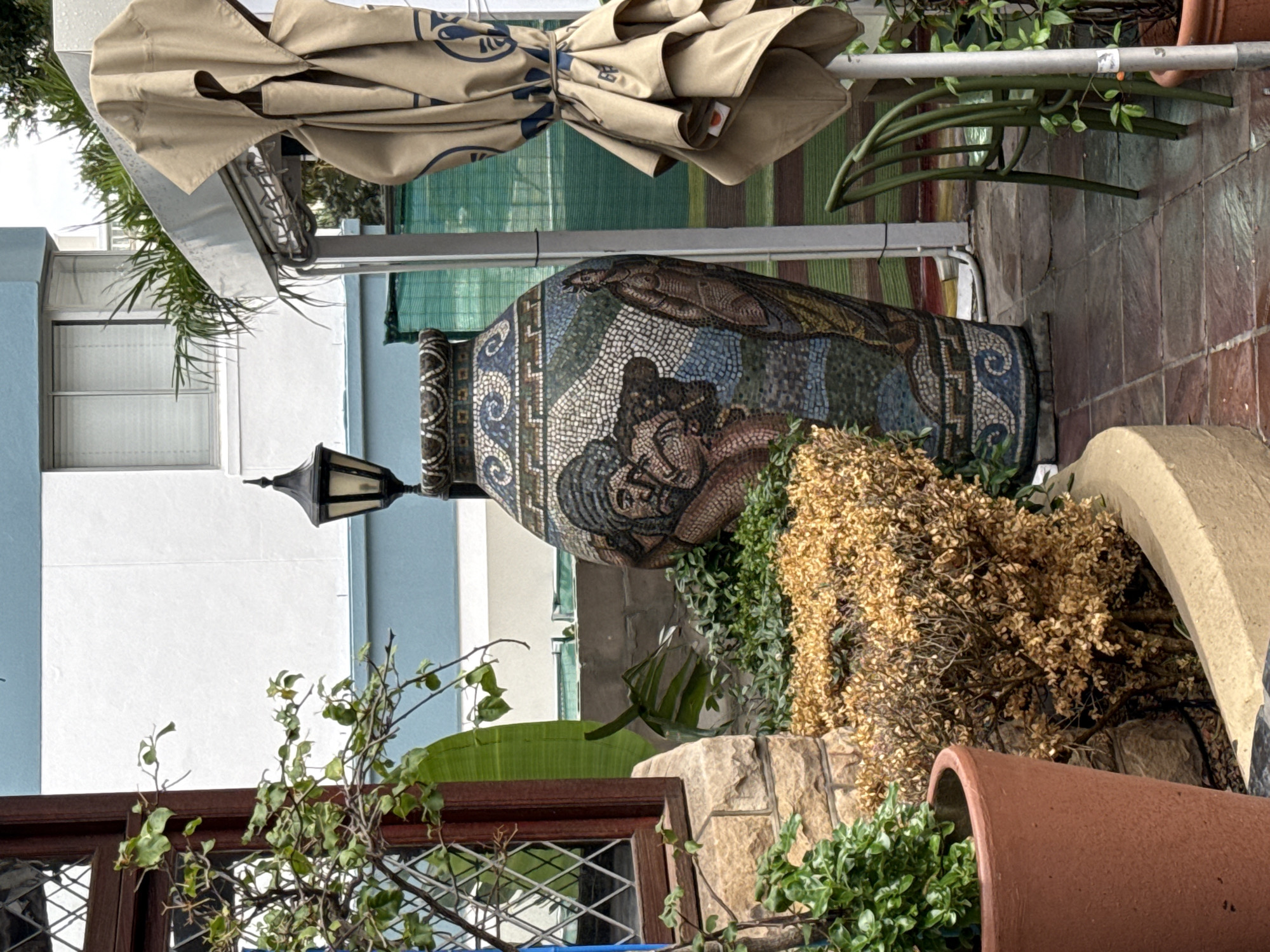 Afternoon stroll through Cape Town restaurants and courtyards documented