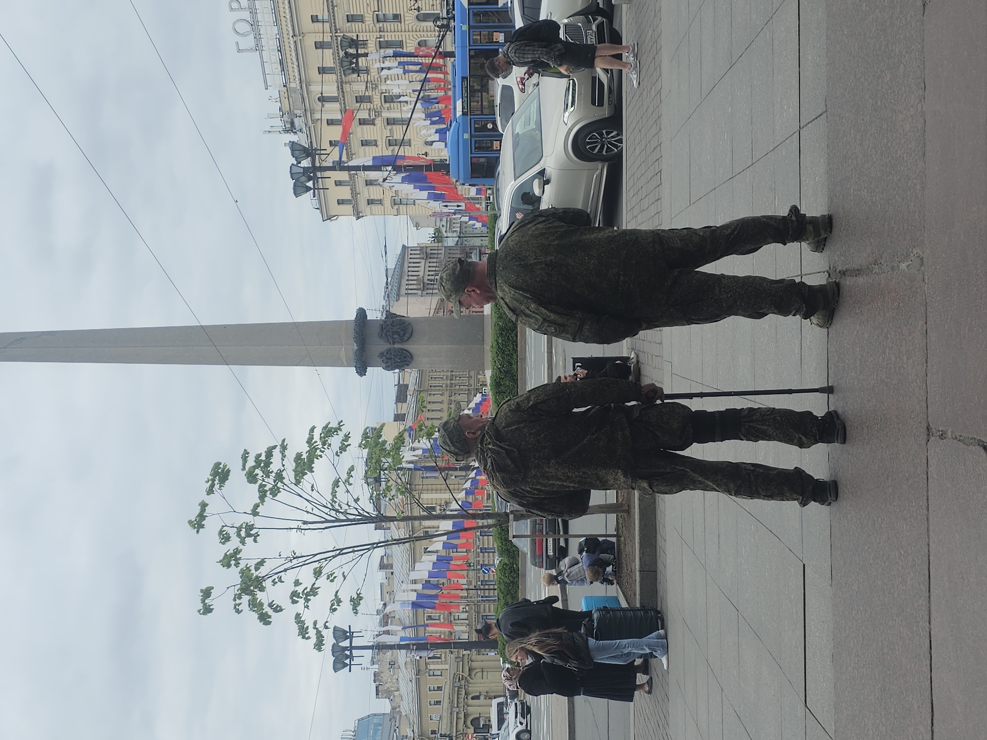 Elderly veterans visit Alexander Column in Saint Petersburg