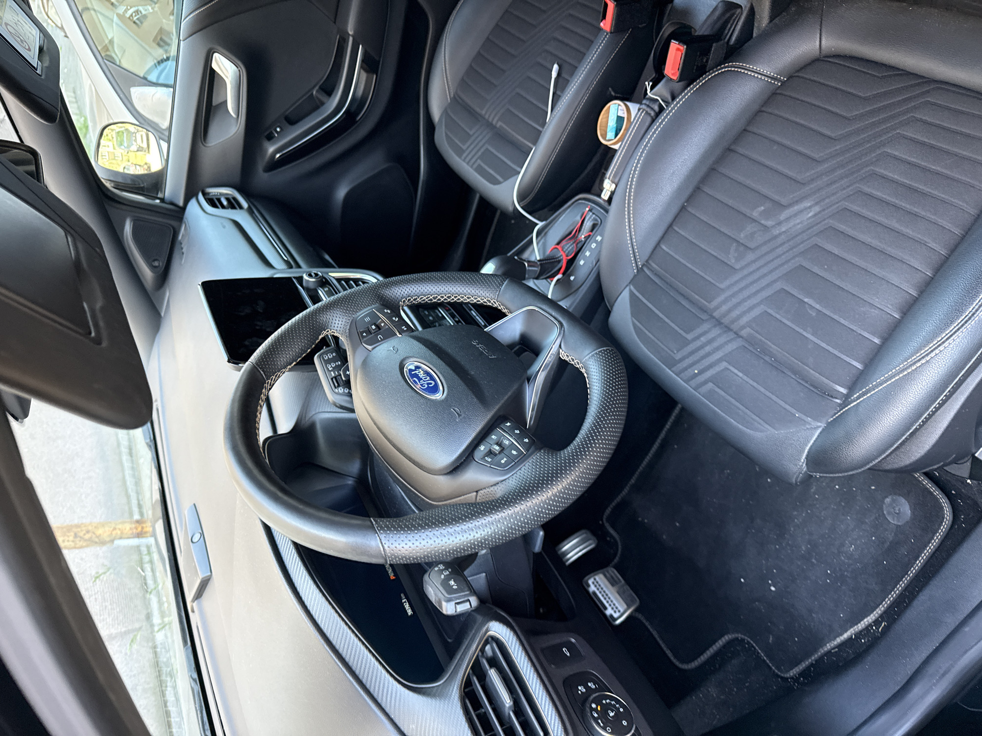Person documents daily routine across car, home, shopping in Pernik