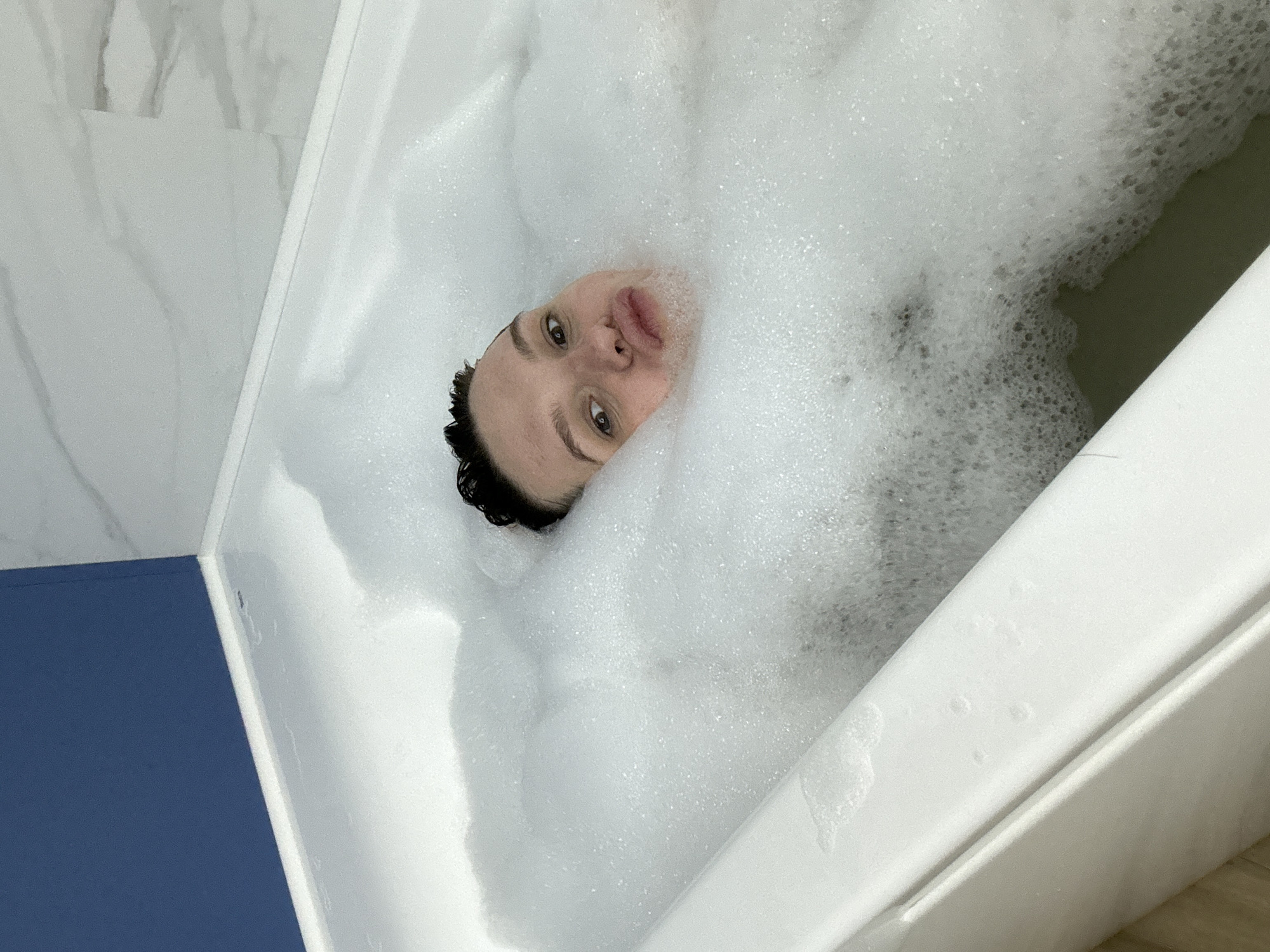 Wellness activities documented in Chaikovsky: yoga and bubble baths