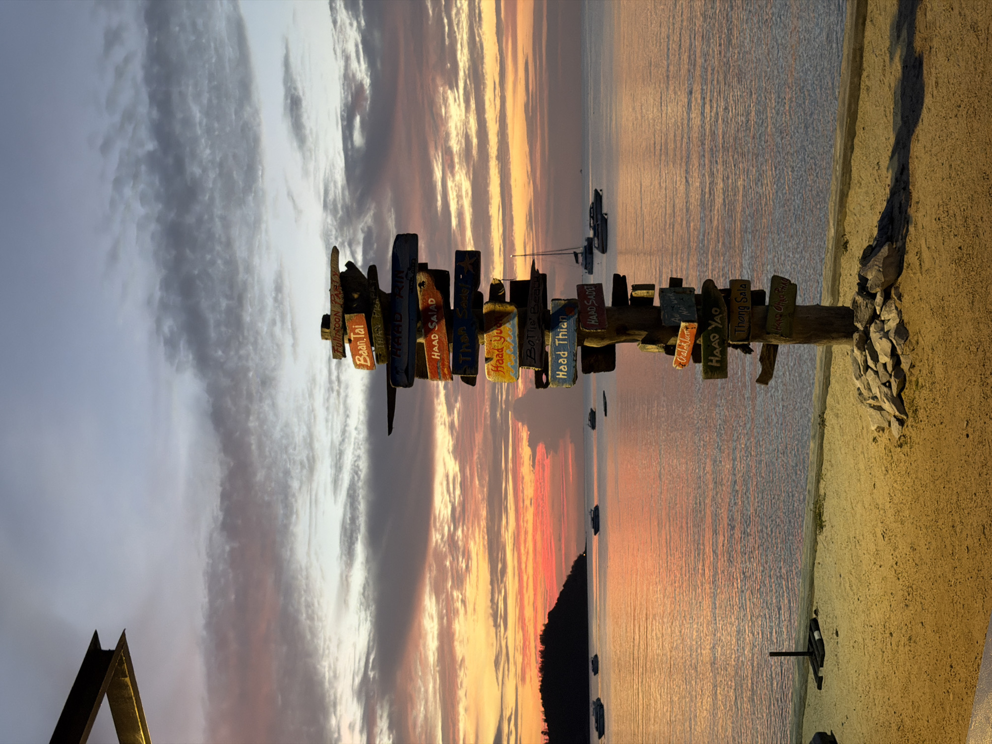Ko Samui beach at dusk: signs, eats, and calm water