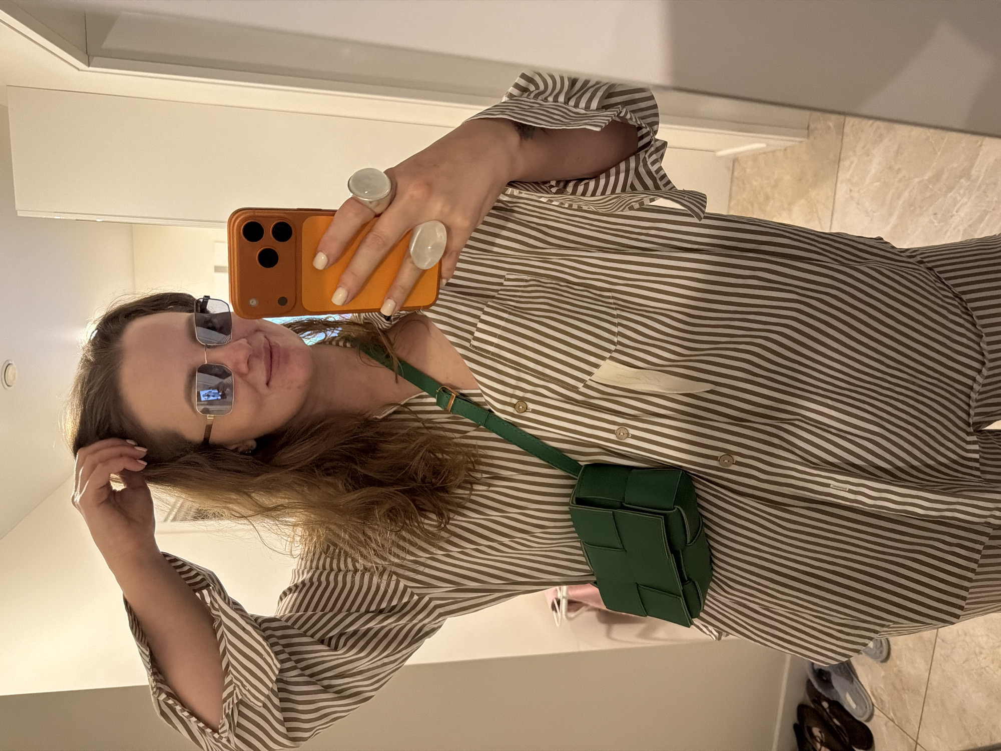 Mirror selfies in Moscow: striped shirt, green bag, sunglasses.