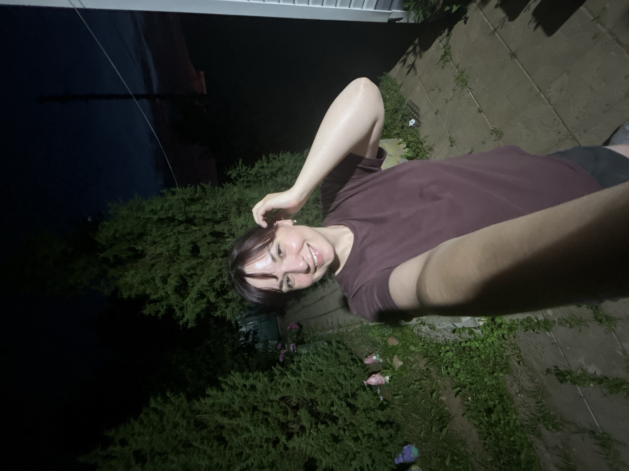 Relaxed summer evening in Fokino, flowers and selfies at dusk.