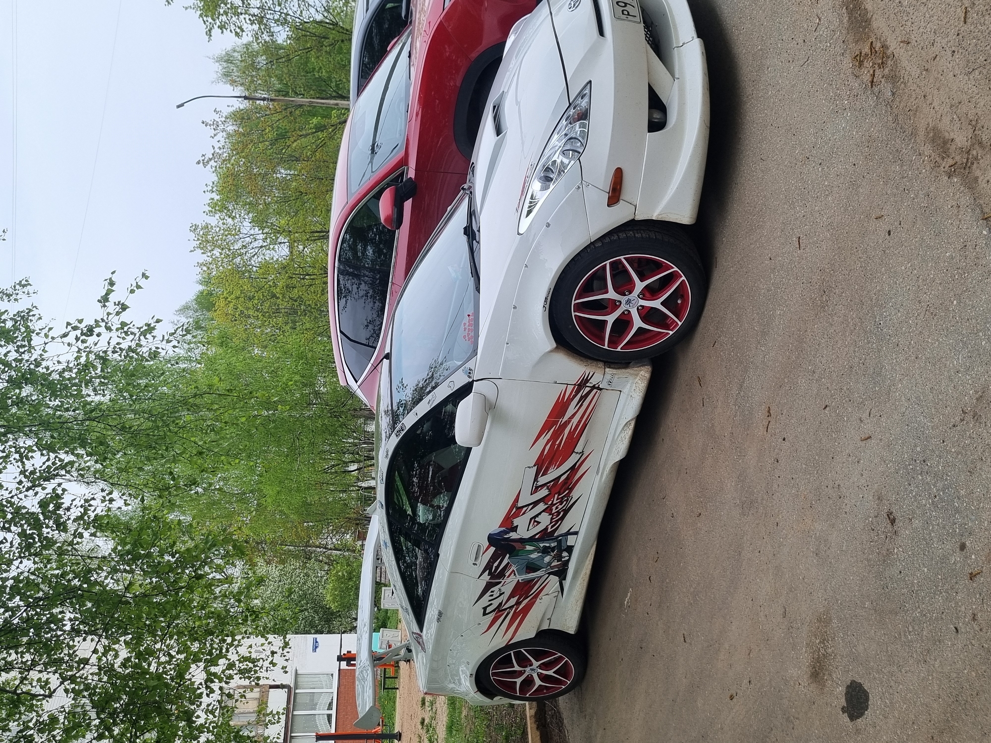 Morning moments captured across Chaikovsky: puppet show, gym selfie, custom car