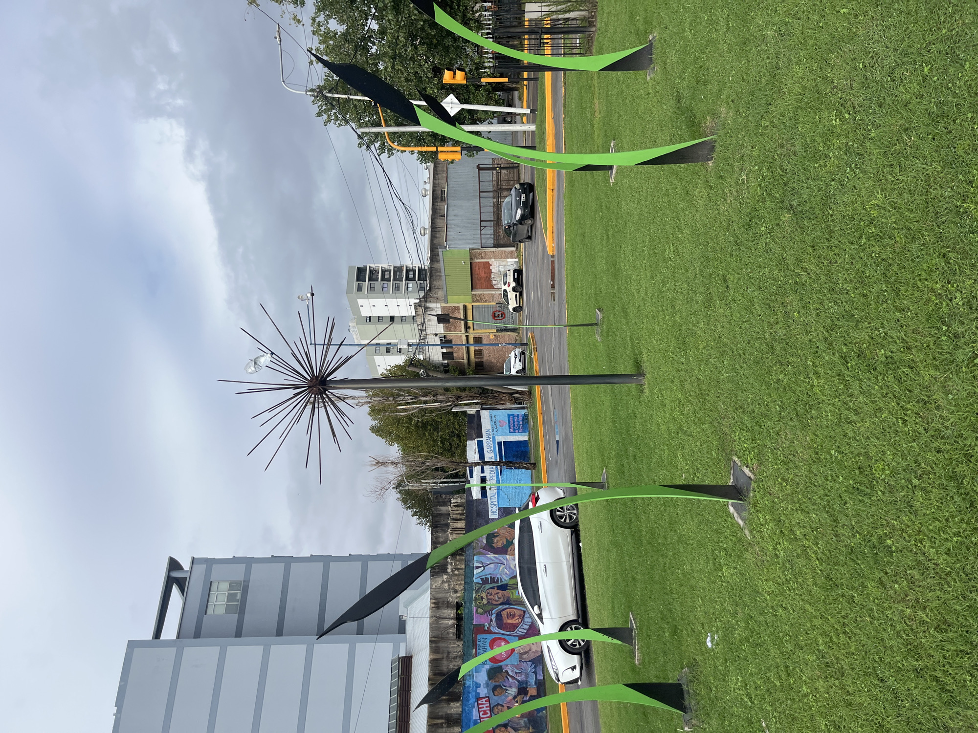 Modern art sculptures documented in Avellaneda public green space