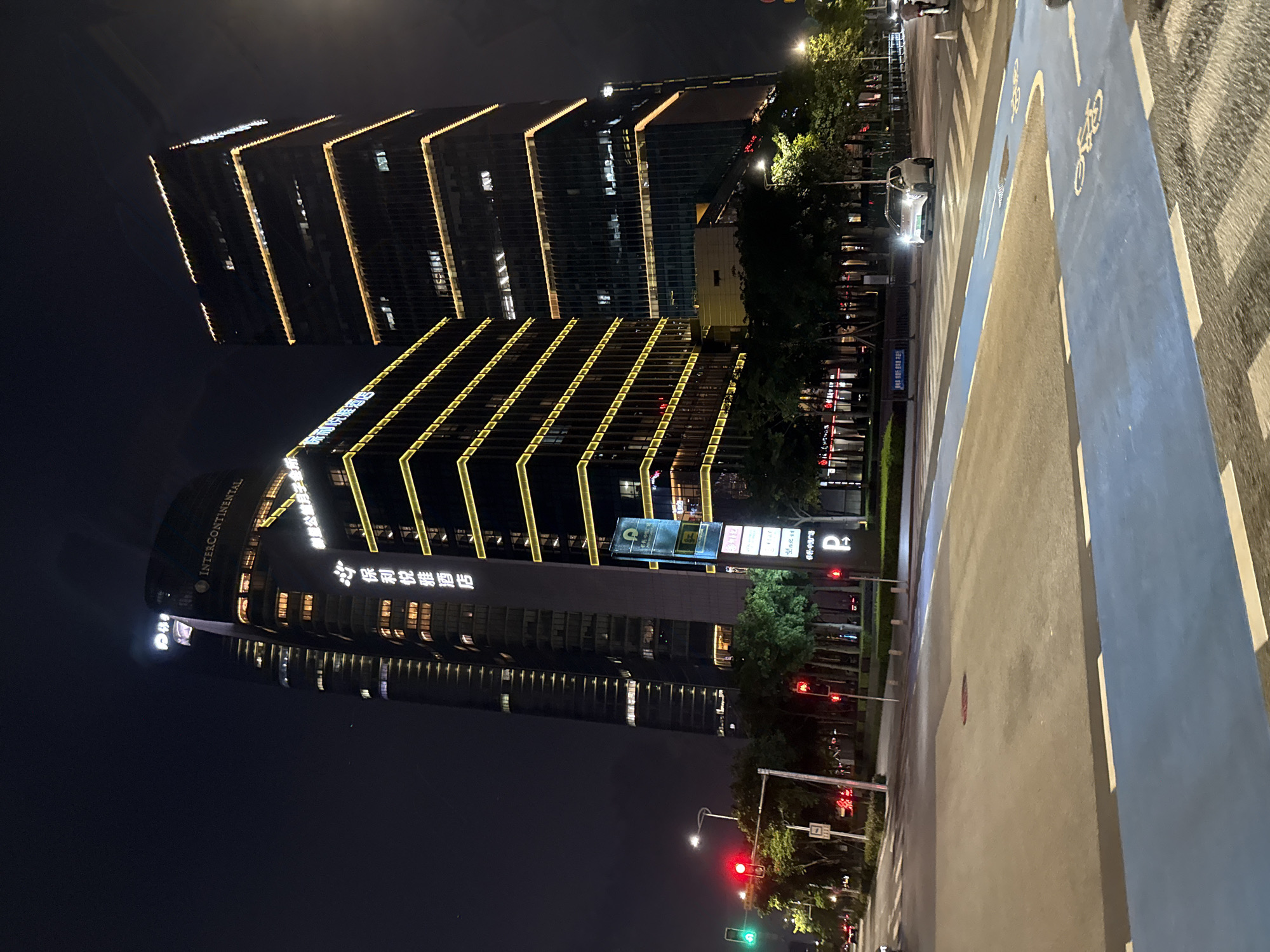 Nighttime riverside activity documented in Guangzhou's Haizhu District