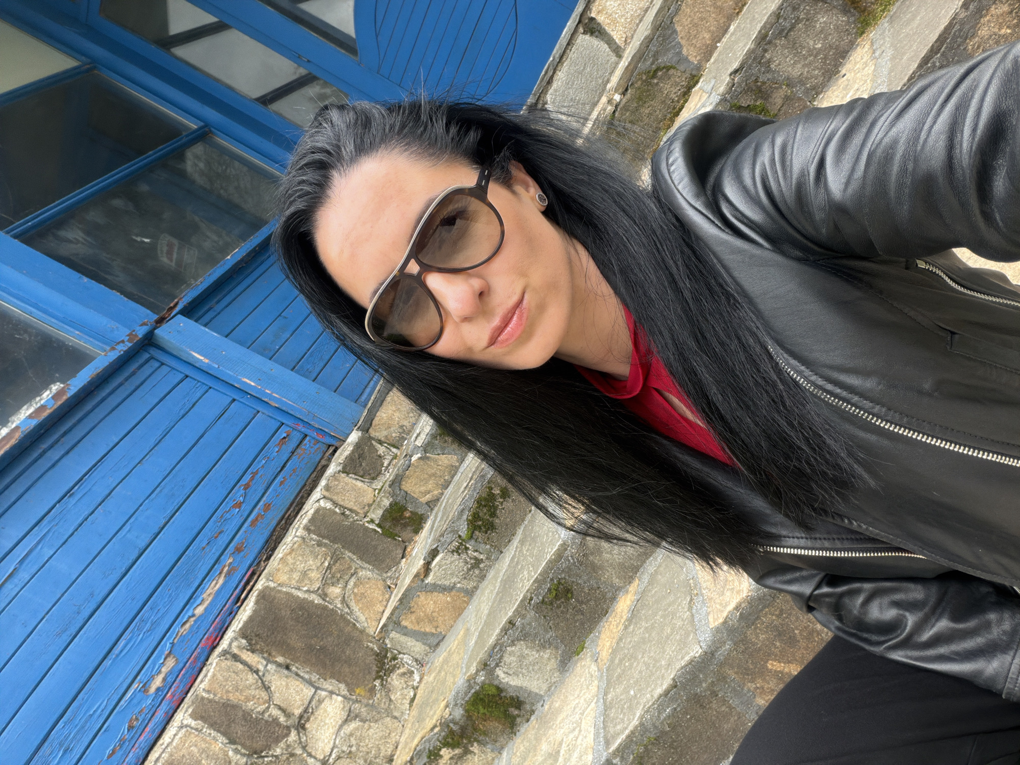 Woman photographed multiple times in Pleven park during morning visit