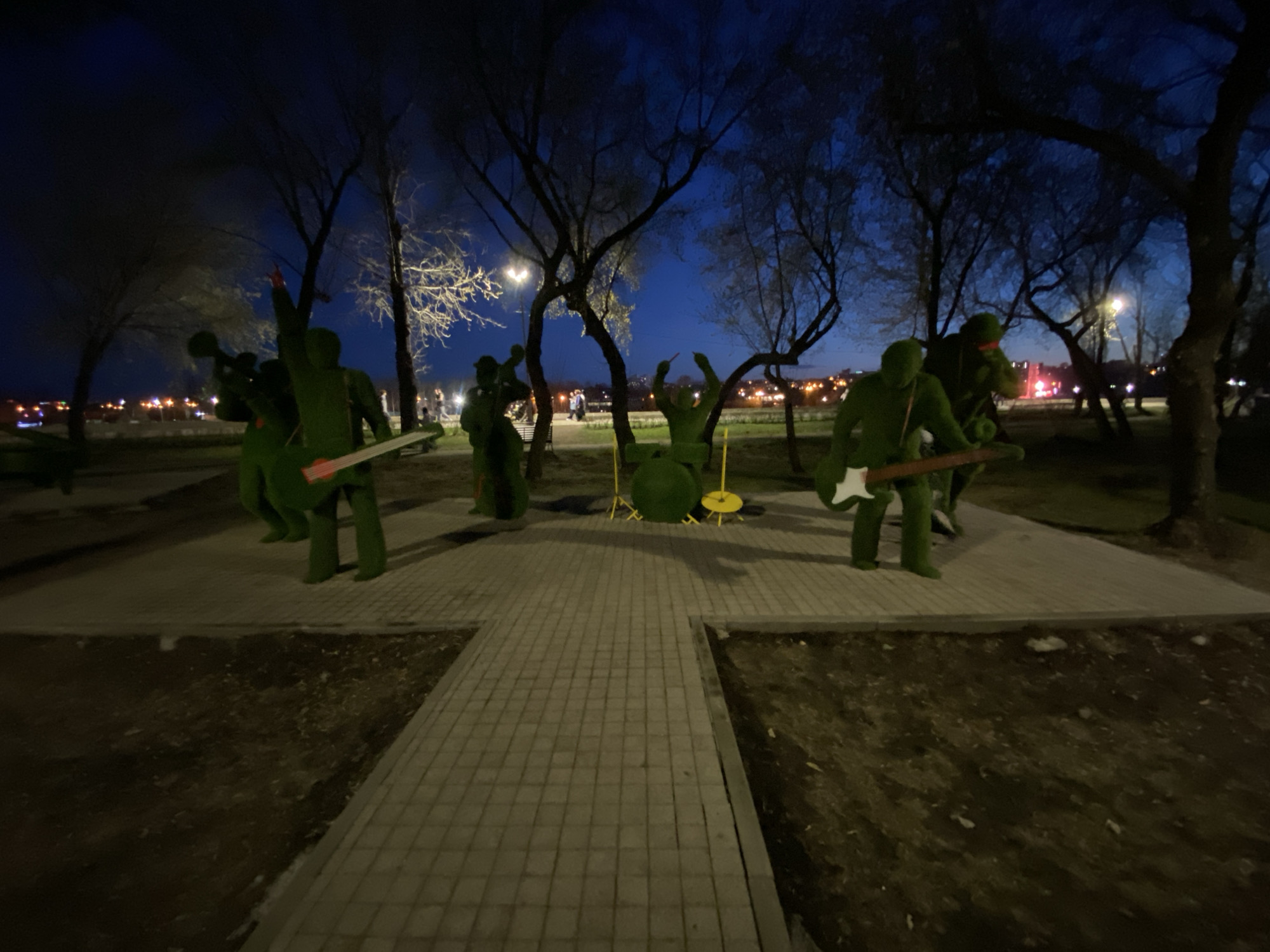 Victory Day scenes and street life documented across Irkutsk