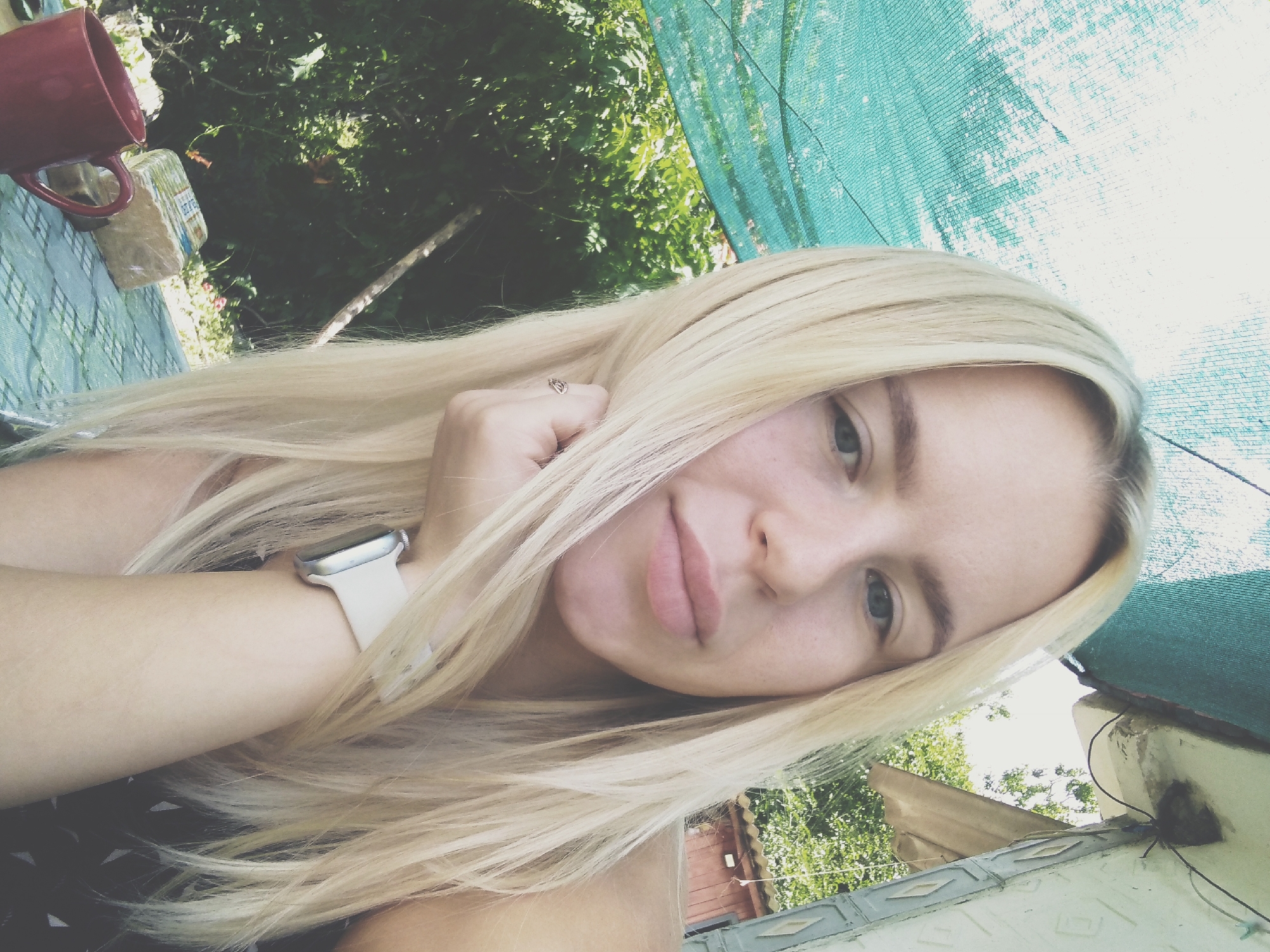 Lazy morning outdoors: food, devices, and garden selfies
