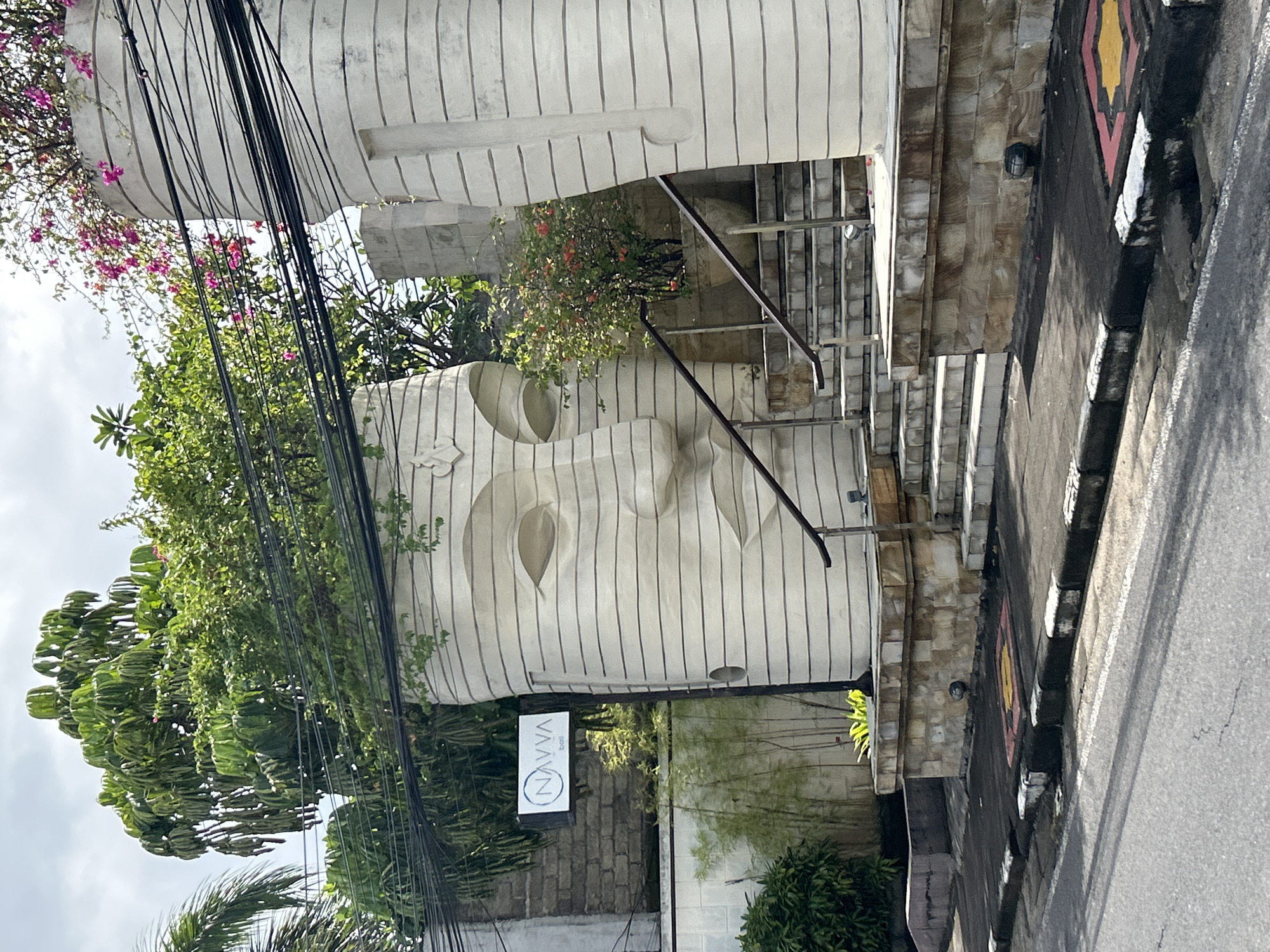 Sculpted head architectural feature documented in Kuta Selatan, Indonesia