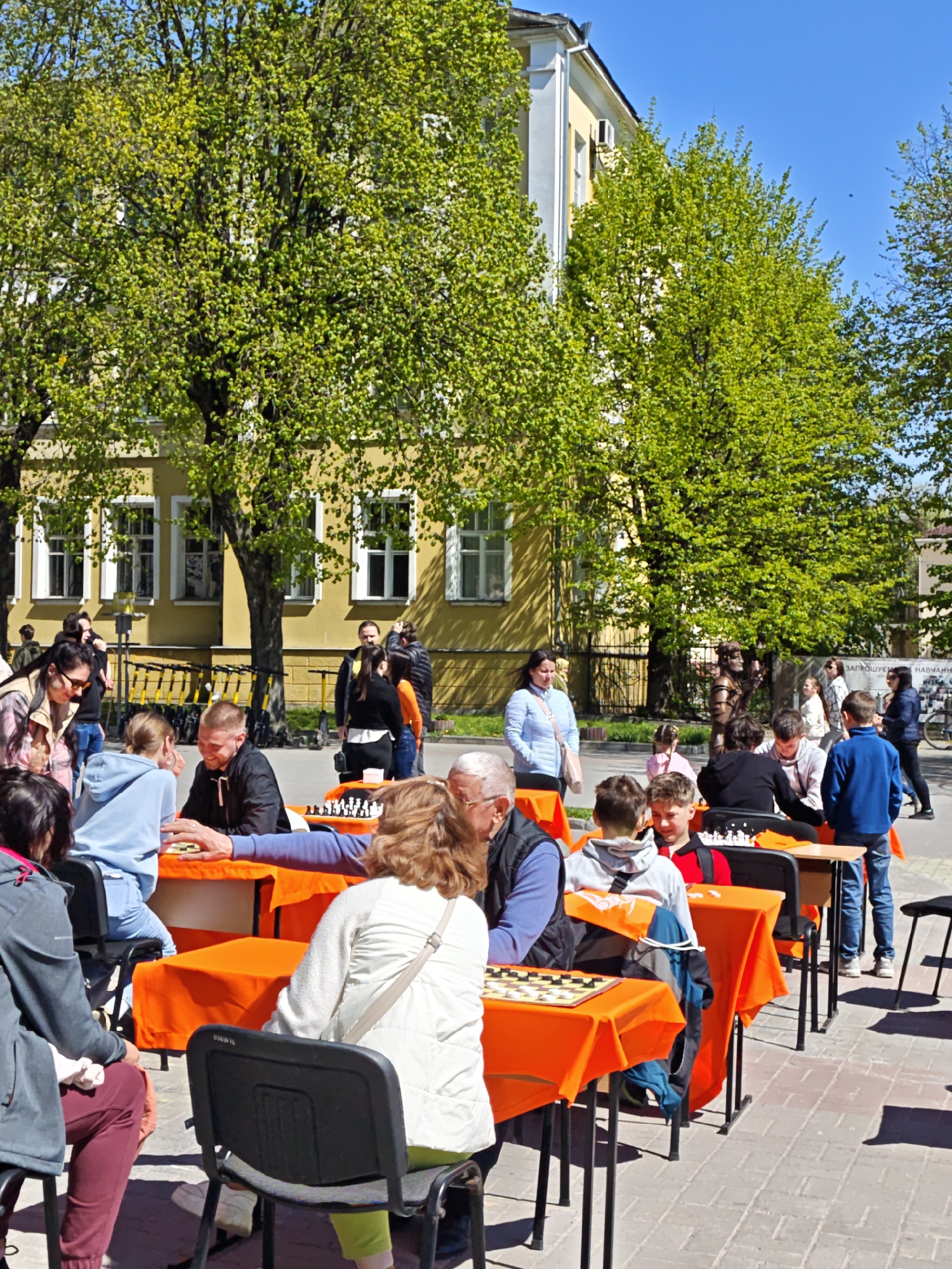 Outdoor chess tournament draws crowds to Vinnytsia city center