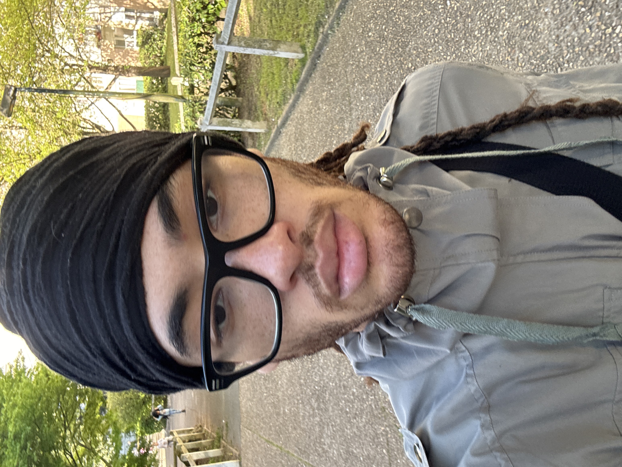Person photographed multiple times in Les Ulis garden