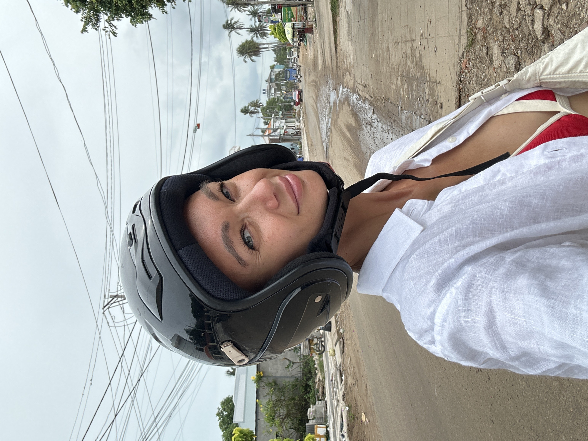 Street life, fresh juice, and a bus departure in Mũi Né
