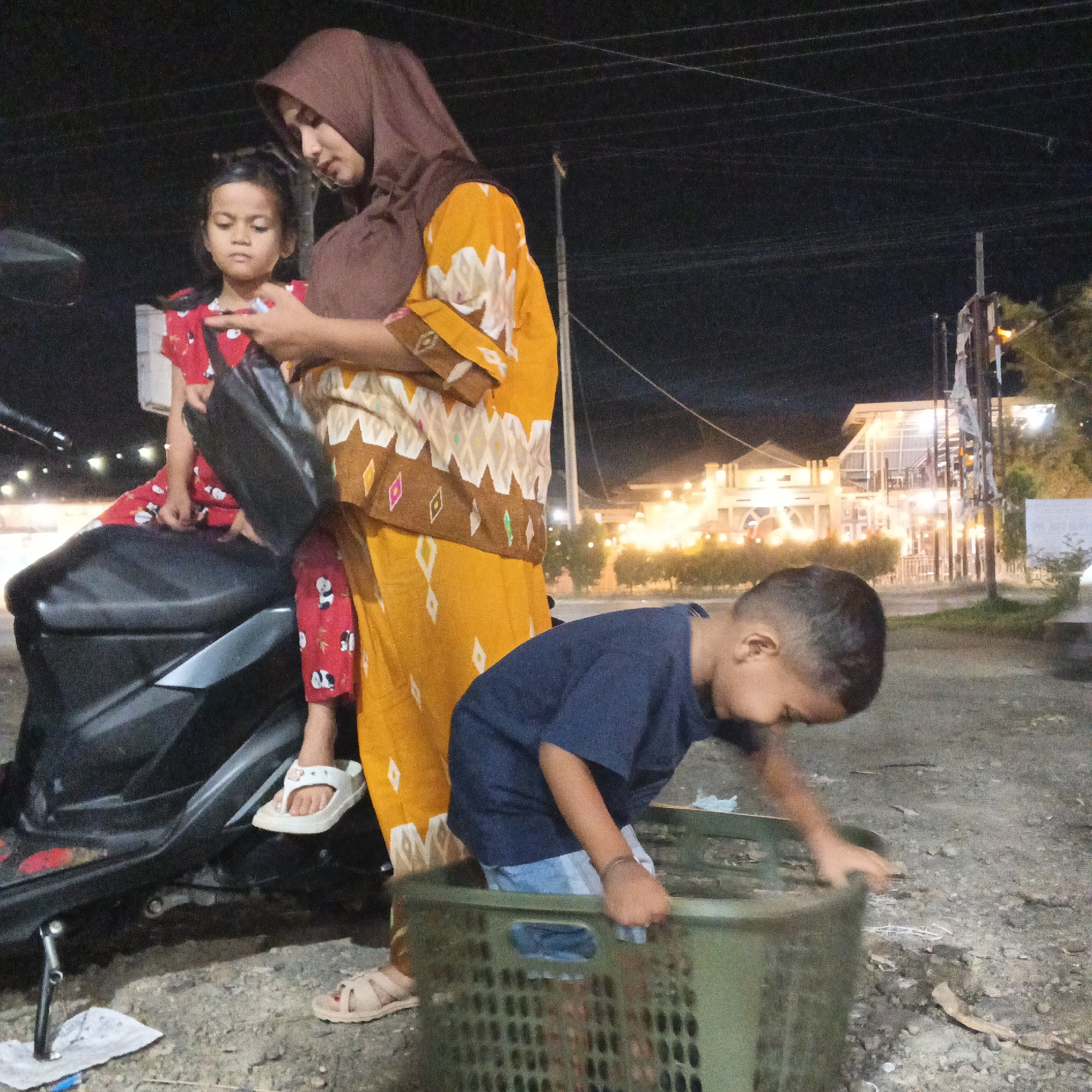 Nighttime street scene near Mesjid Tuha, Indonesia