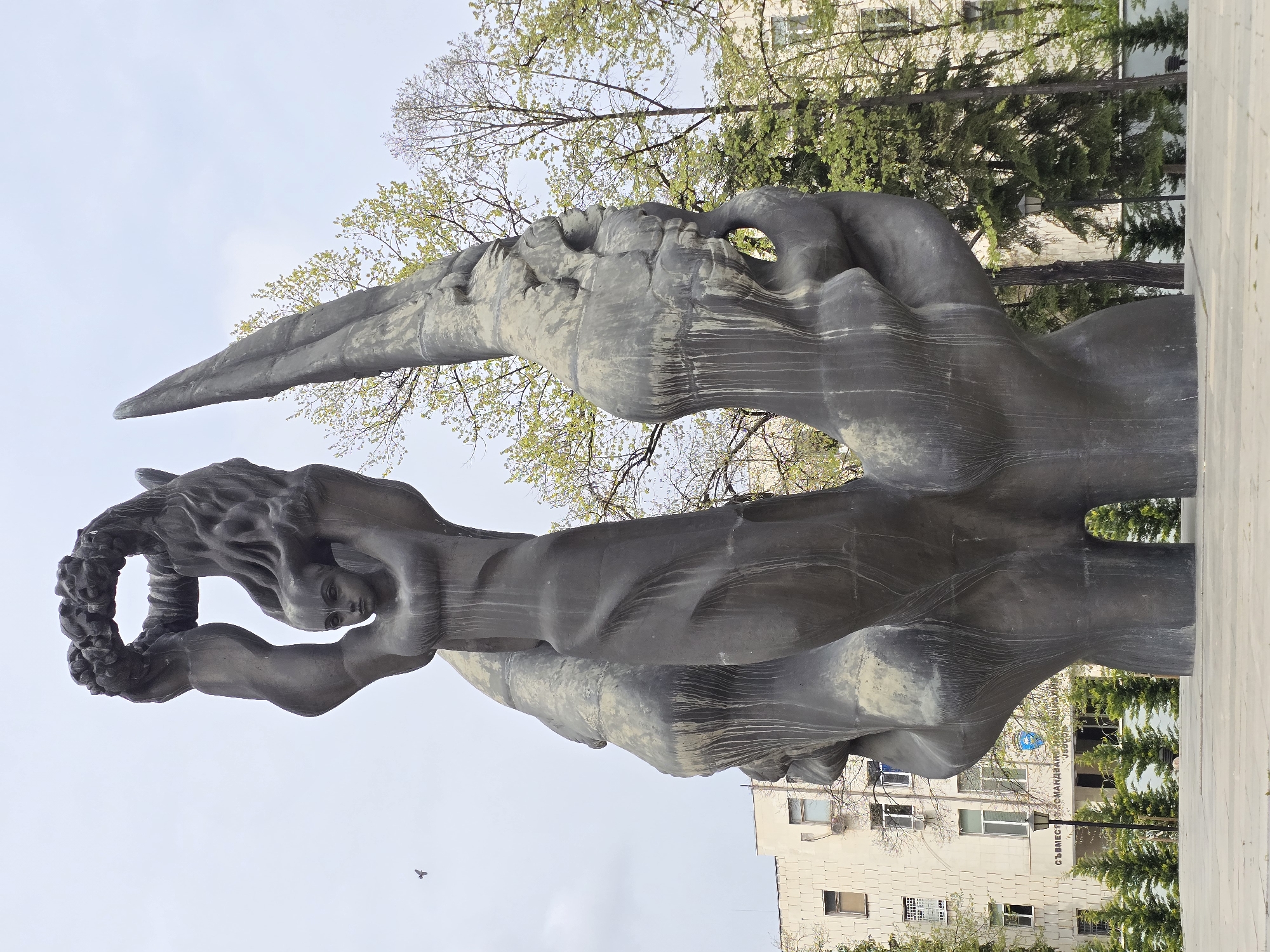 Spring urban walkabout captures sculpture, blooming flowers, changing foliage