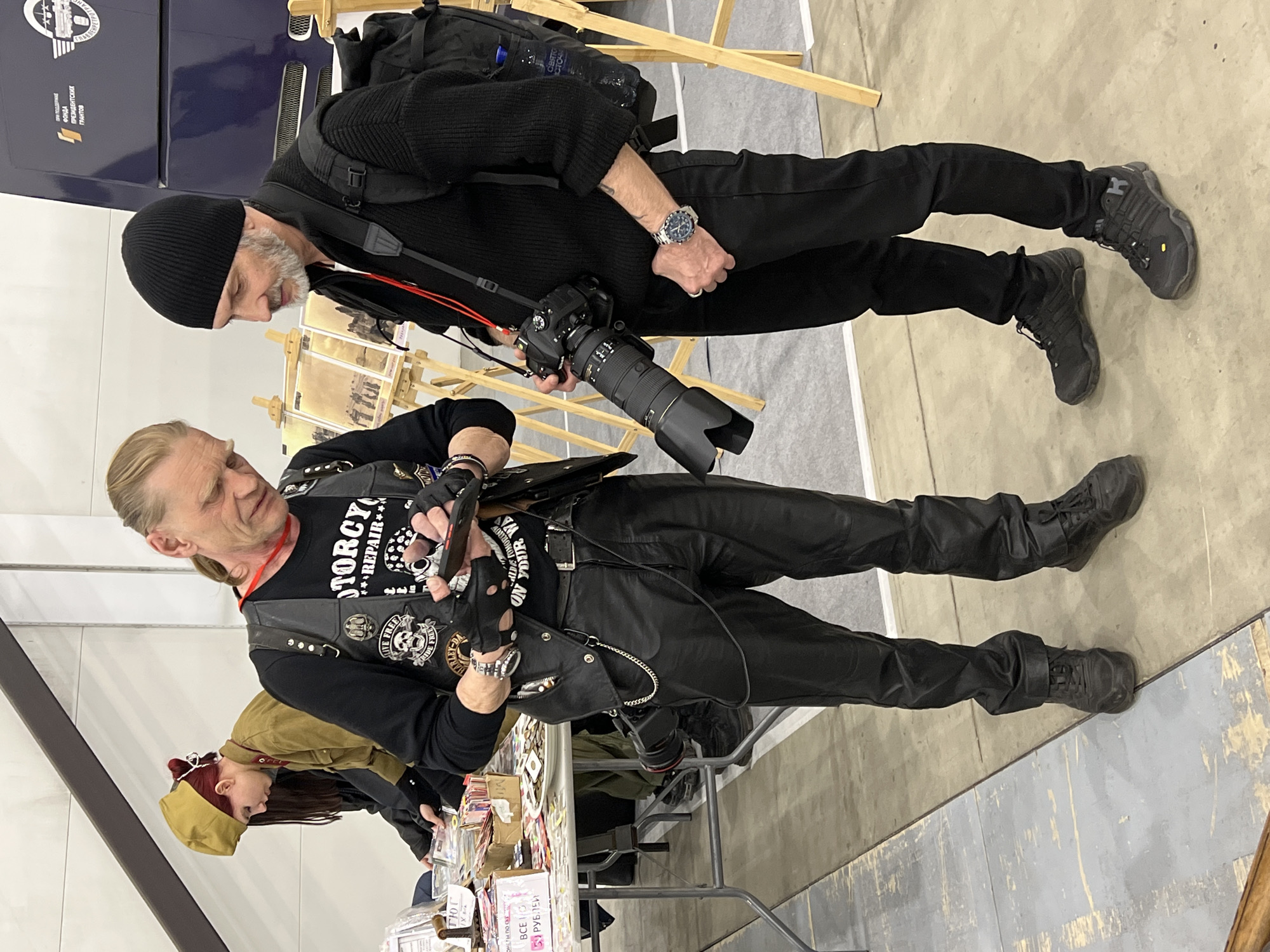Indoor vintage car and military equipment exhibition draws crowds