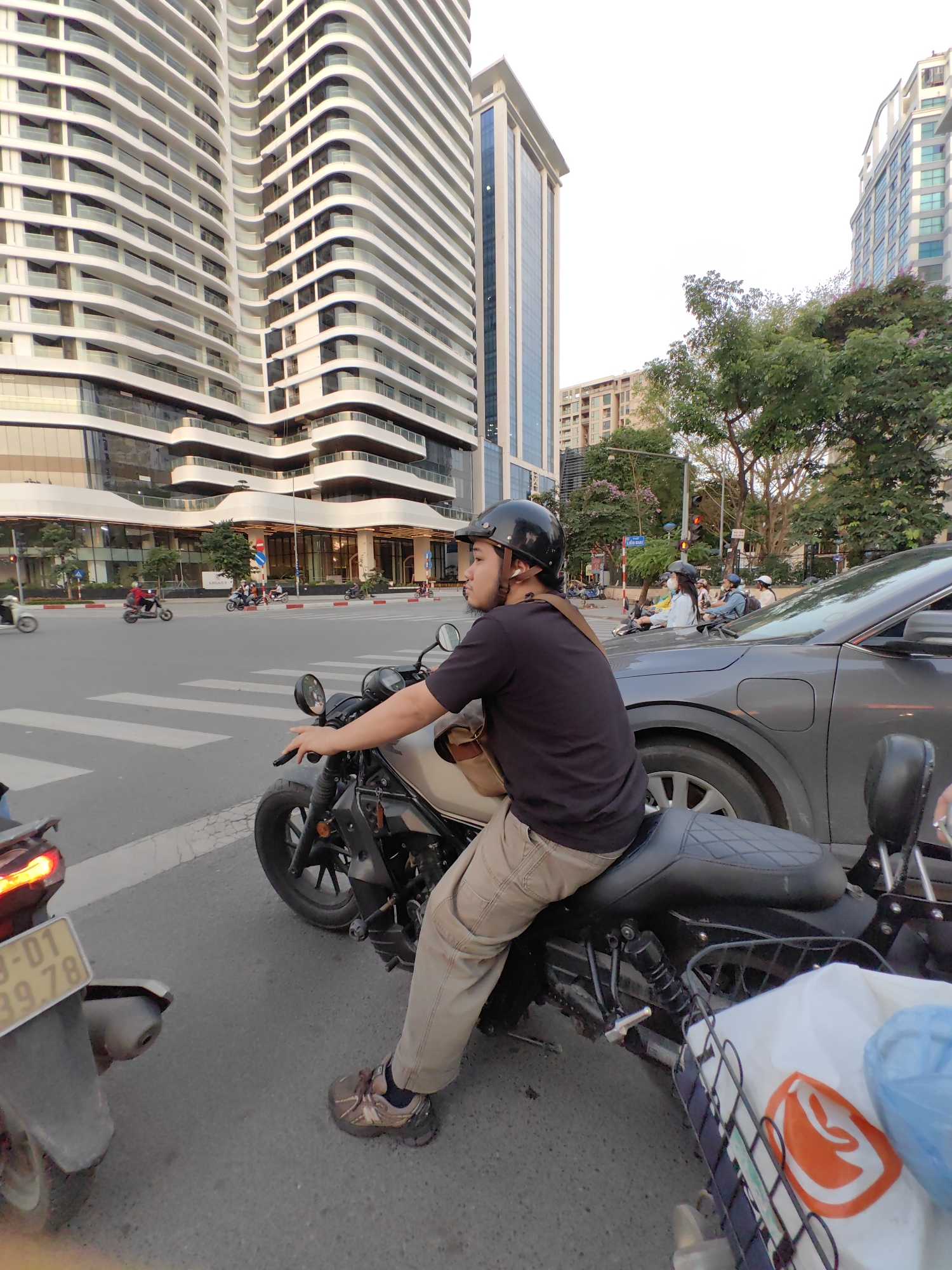 Motorcyclist stops at Hà Nội intersection during morning hours