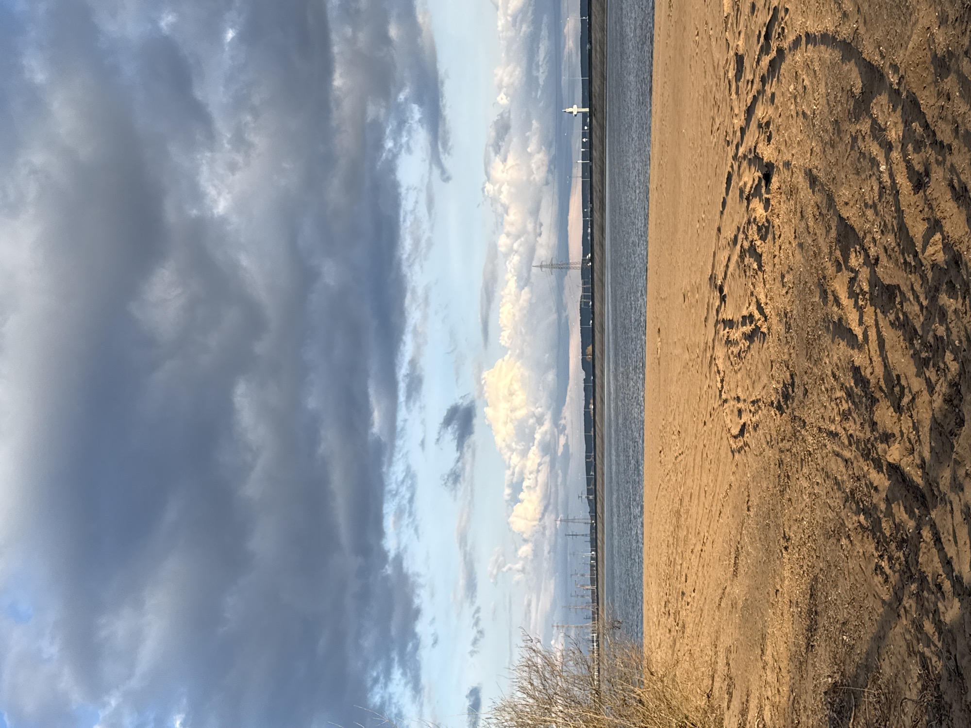 Spring afternoon activities documented along Noviy Russia coastline