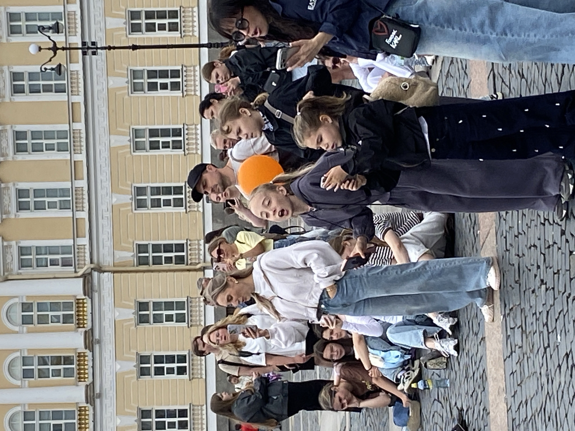 Street performance draws crowds to Palace Square, Saint Petersburg