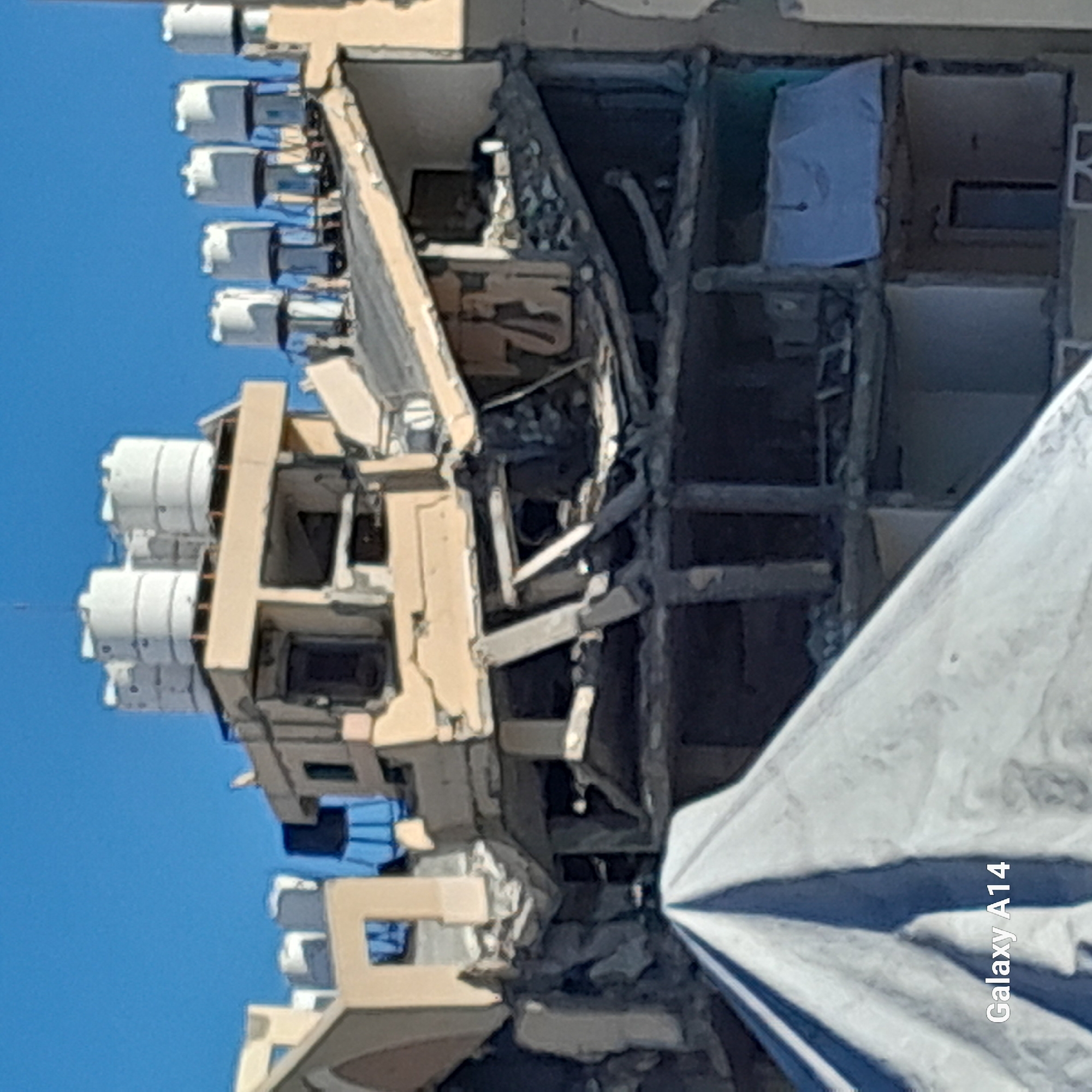 Widespread building damage and refugee camps documented in Khan Yunis
