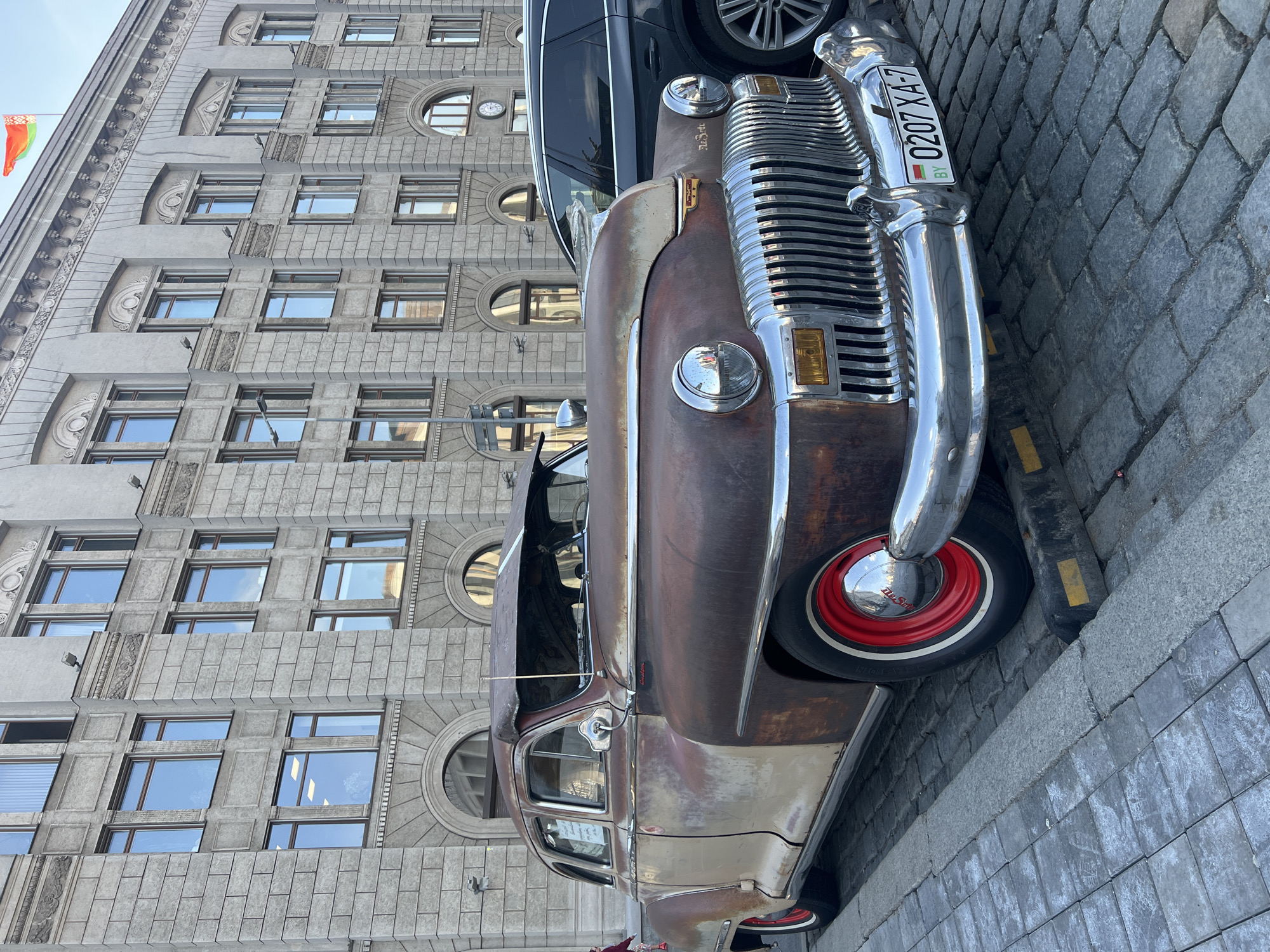 Vintage car and metro crowd captured in Minsk