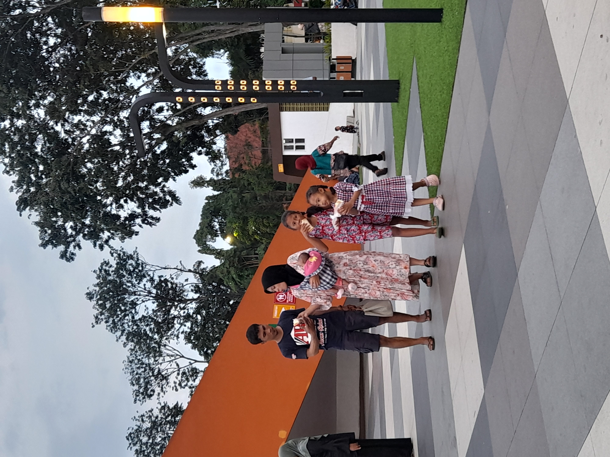 Families enjoy morning activities at Sidoarjo public park