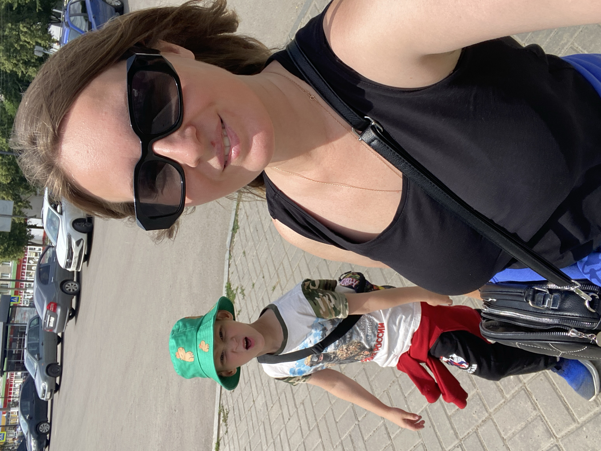 Morning snapshots from a Chaikovsky park: cats, selfies, street art