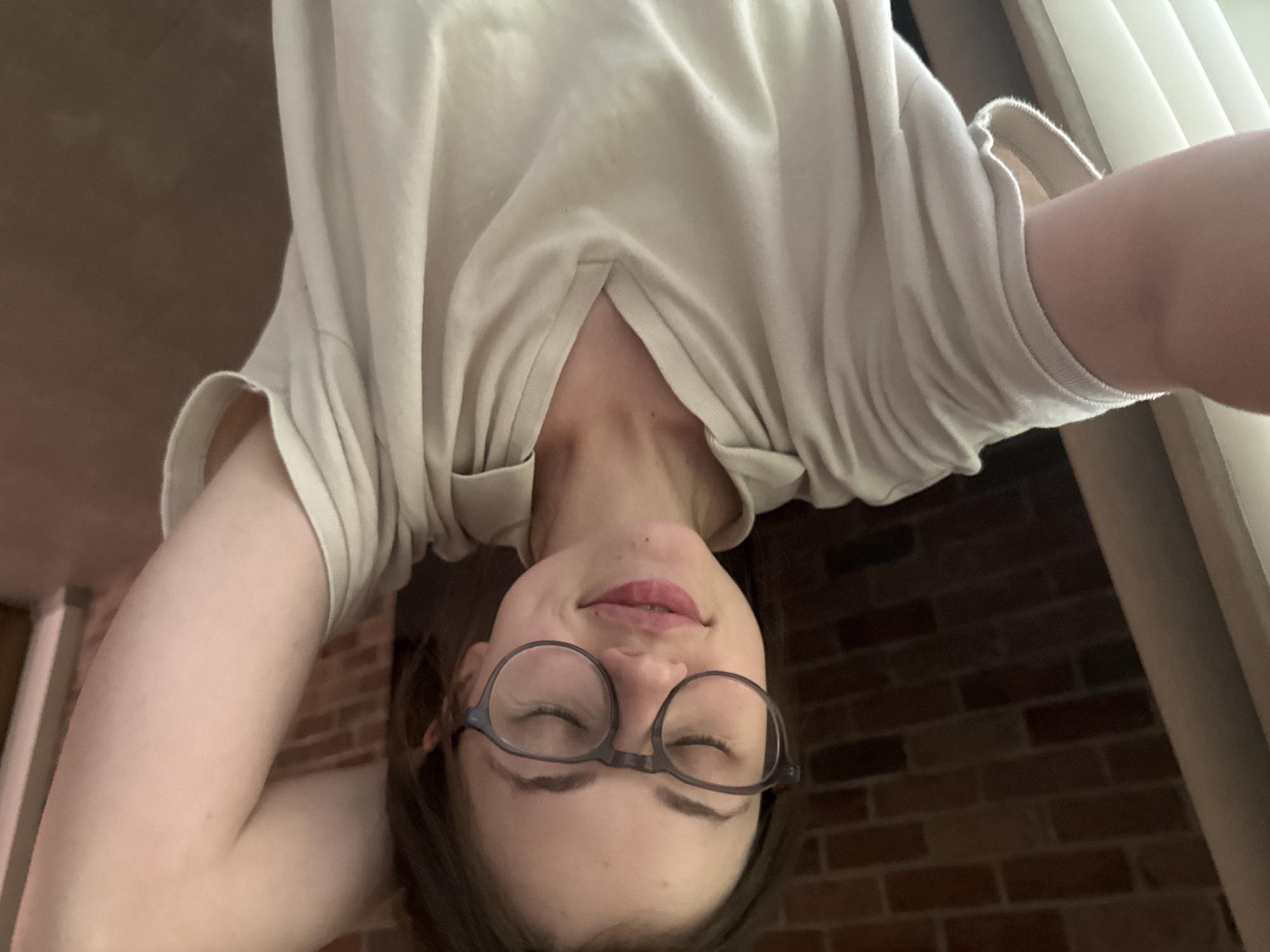 Person takes upside-down selfies on Karlovy Vary balcony