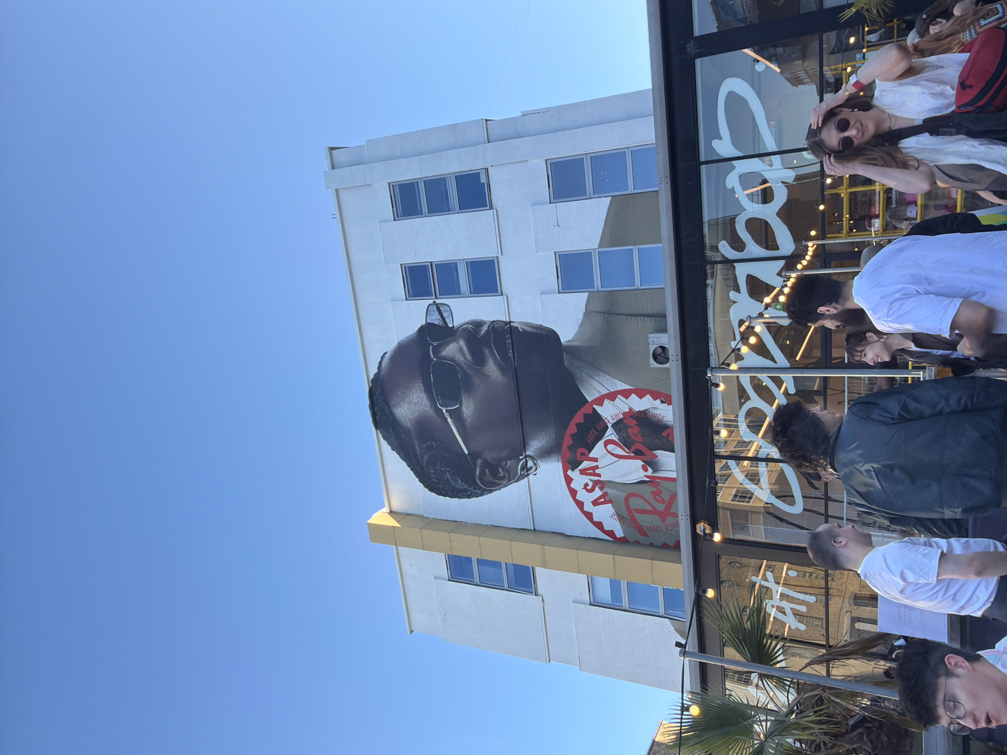London street art and urban scenes documented