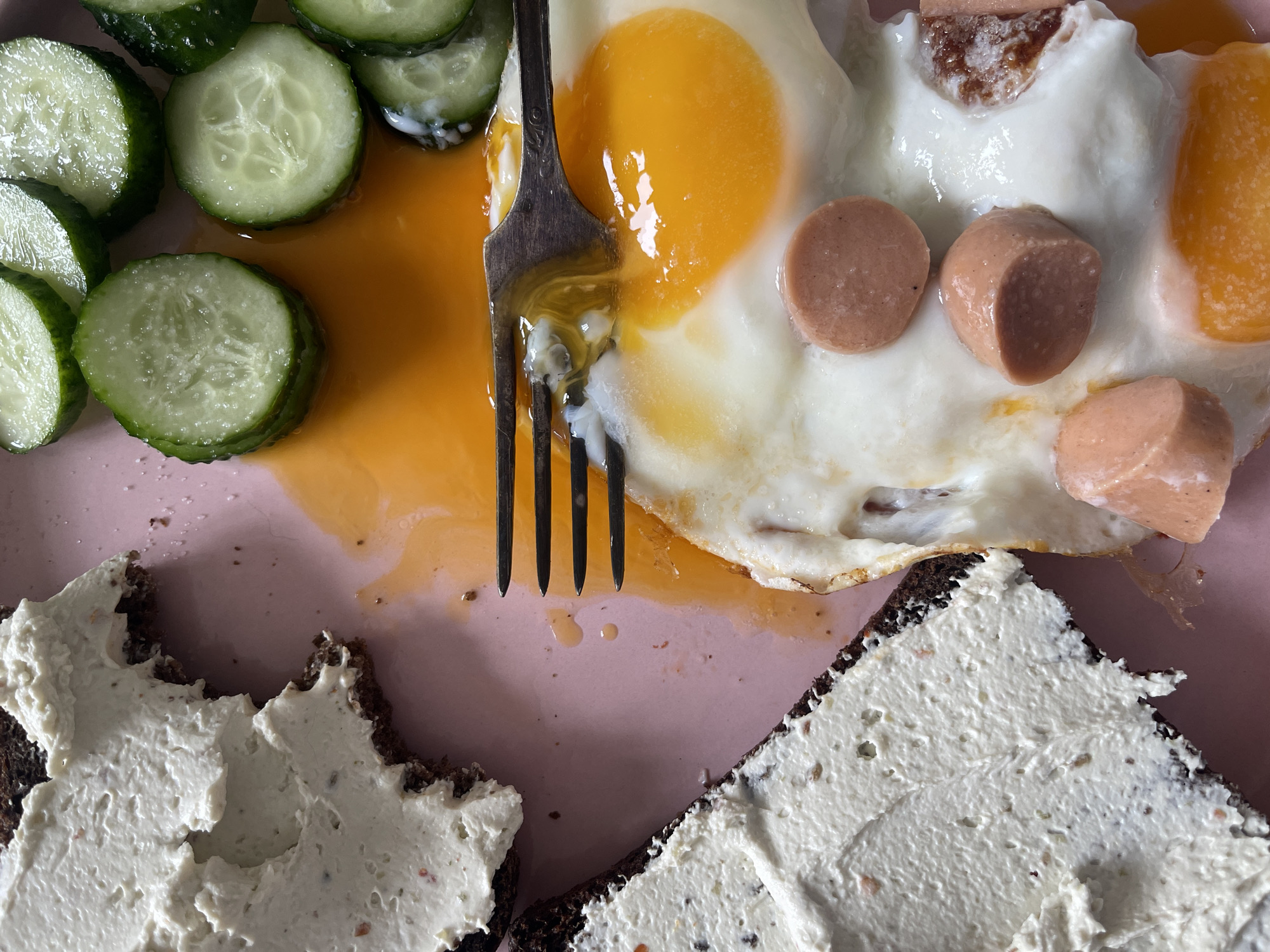 Morning breakfast documented in Khimki, Russia