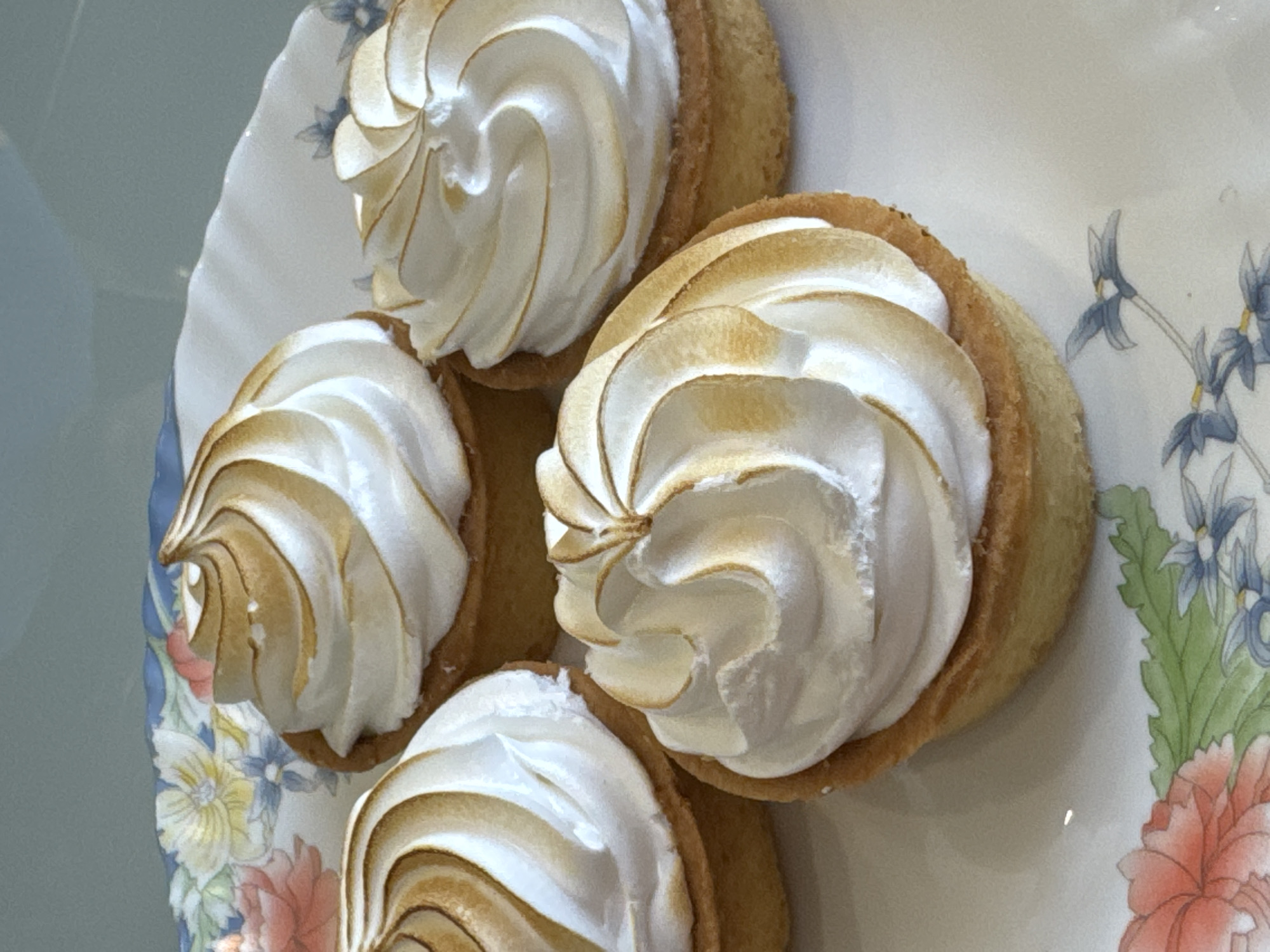 Afternoon pastries and cat moments captured in Saint Petersburg home