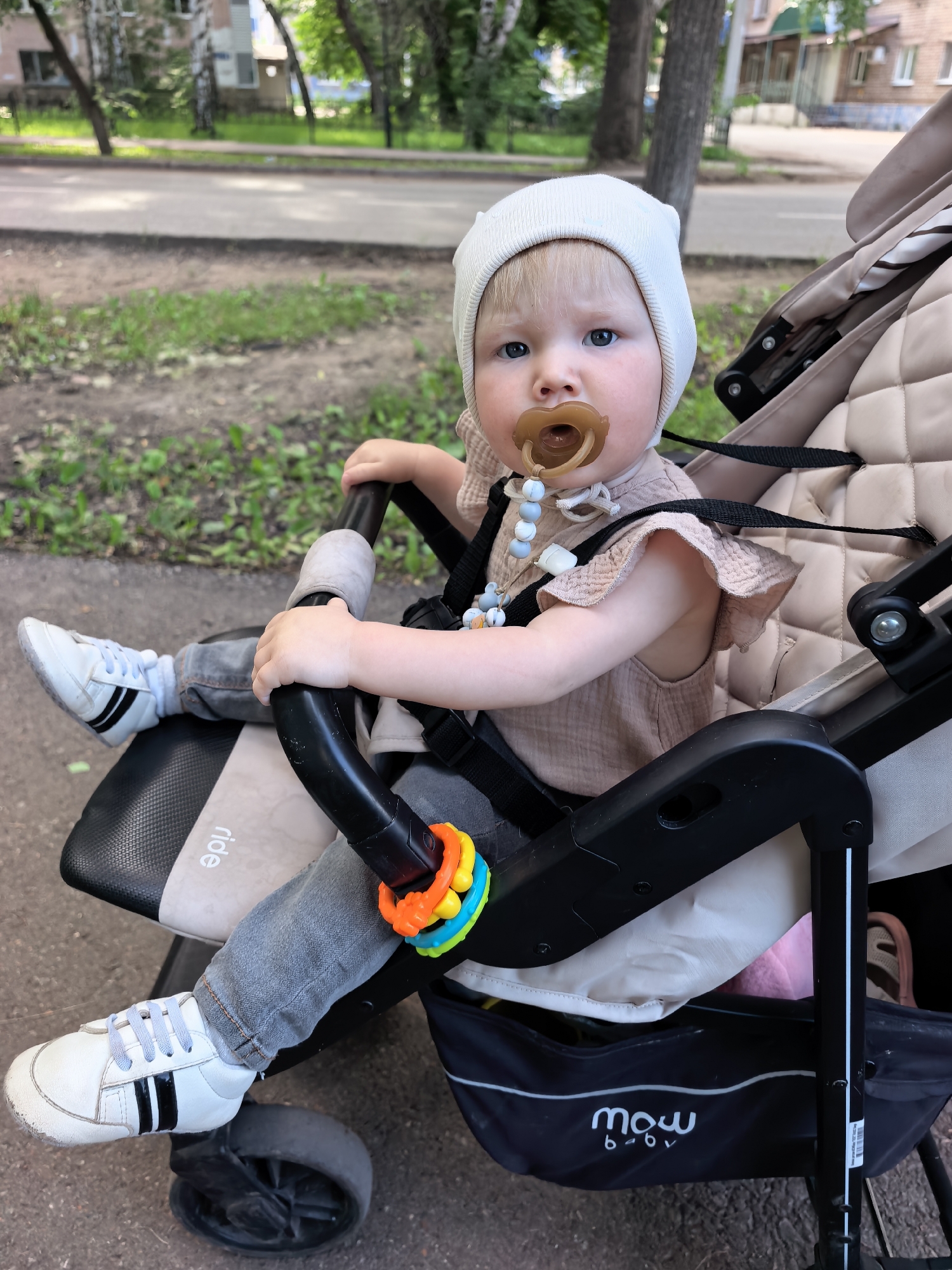 Woman documents tender moments with baby in Sterlitamak, Russia