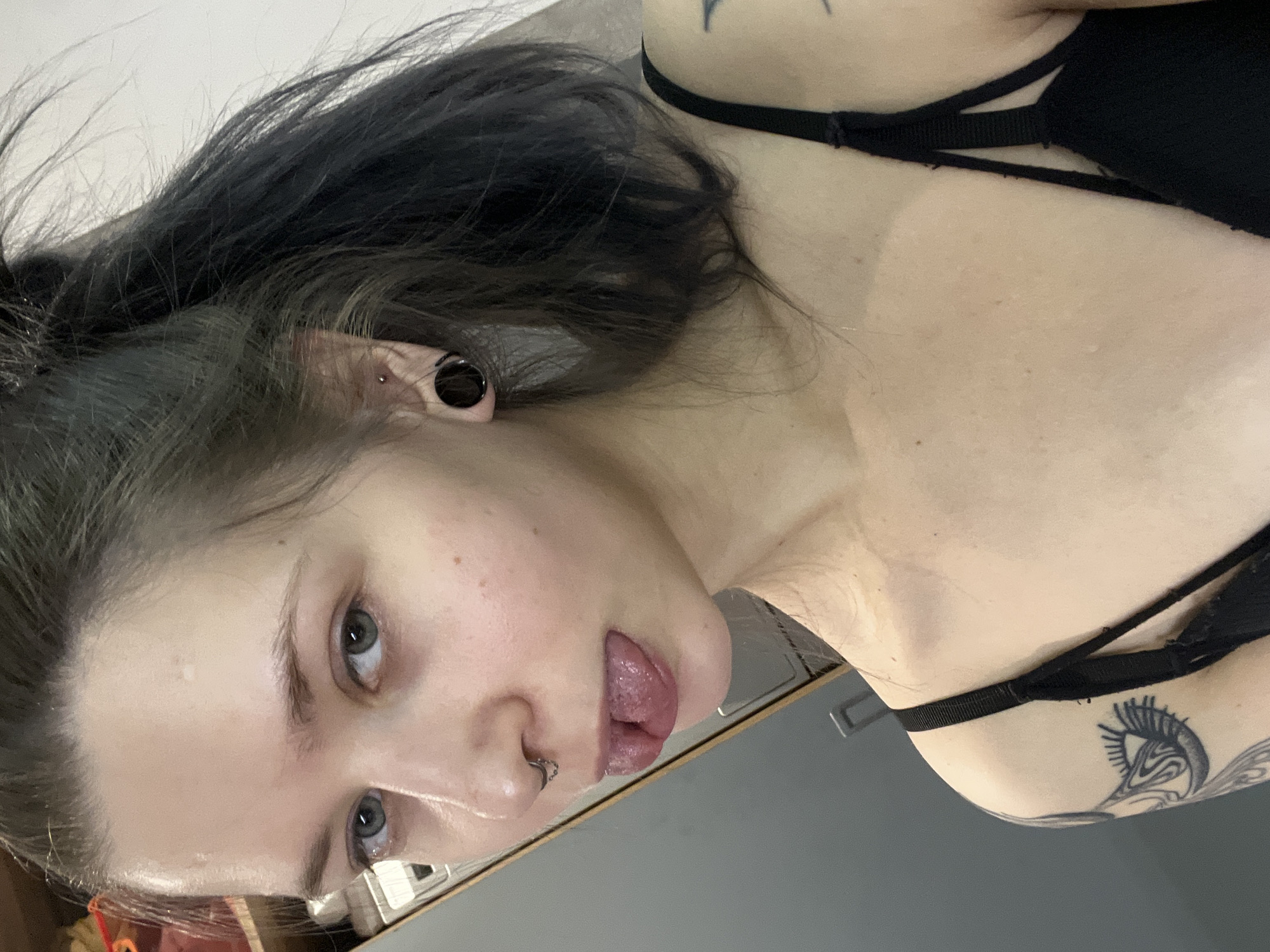 Personal moments captured across Moscow area: woman, pet lizard