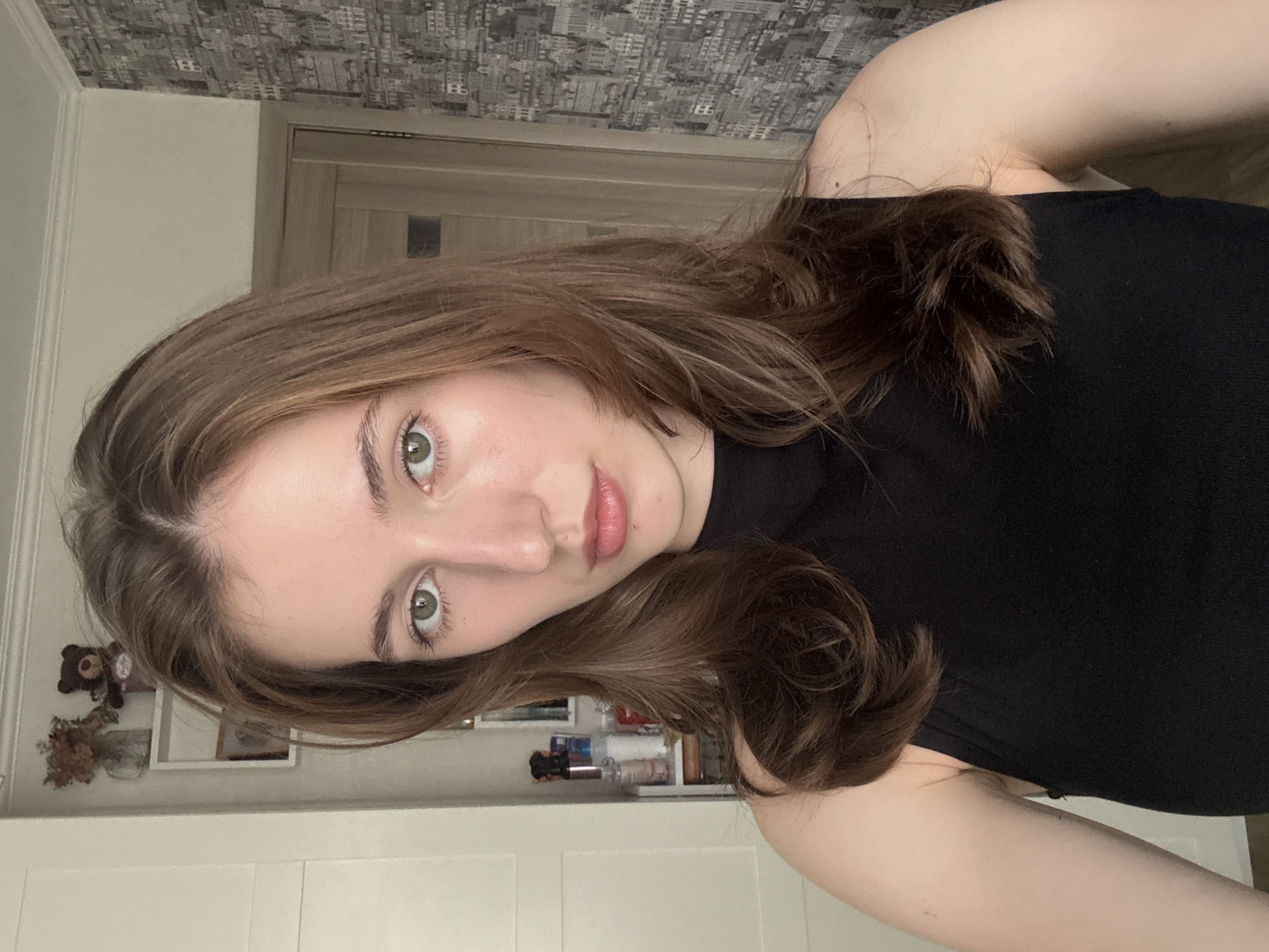 Selfie session in a Perm apartment, same outfit, multiple angles