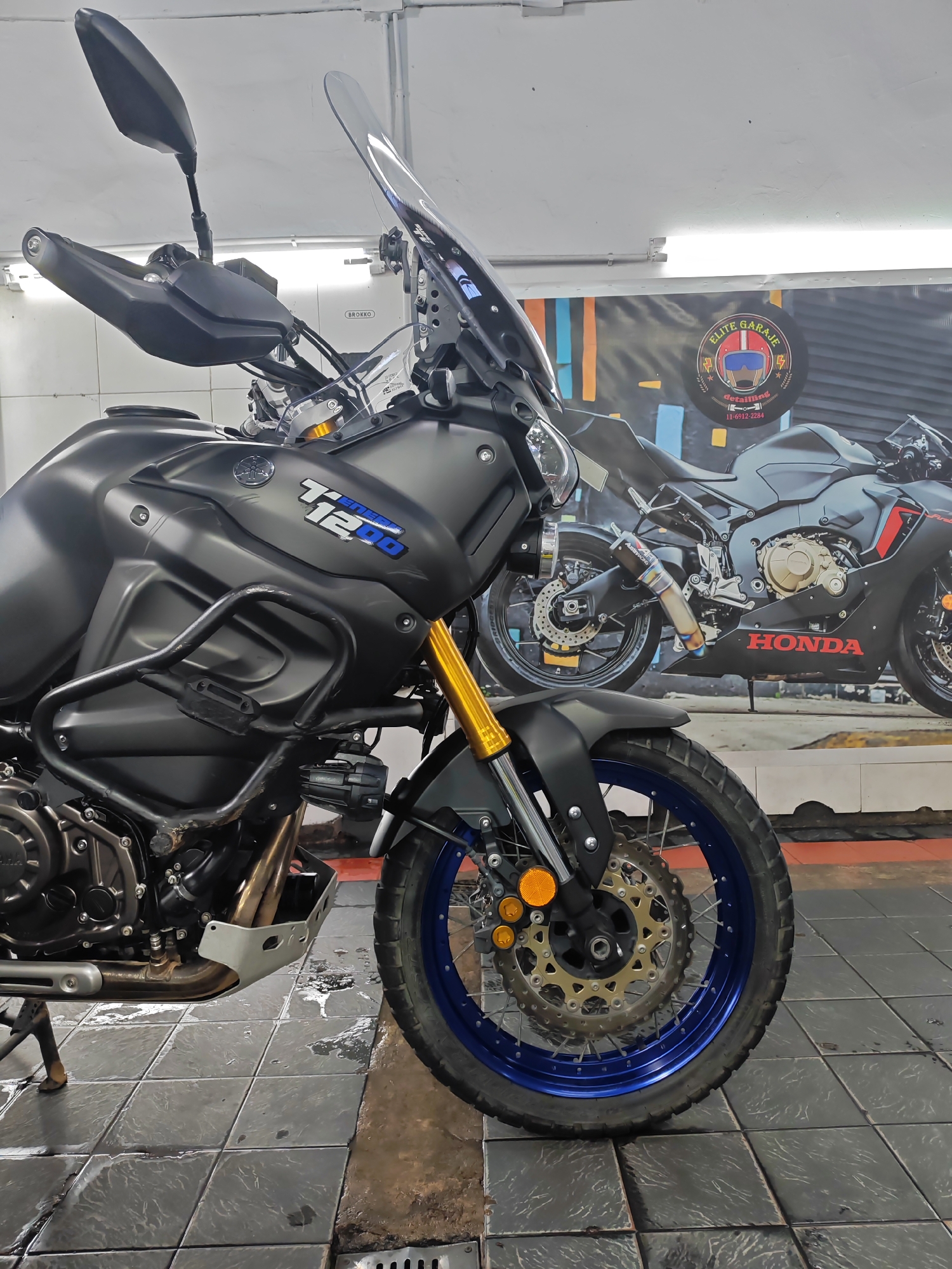 Vehicle display showcased motorcycles and Jeep in Buenos Aires