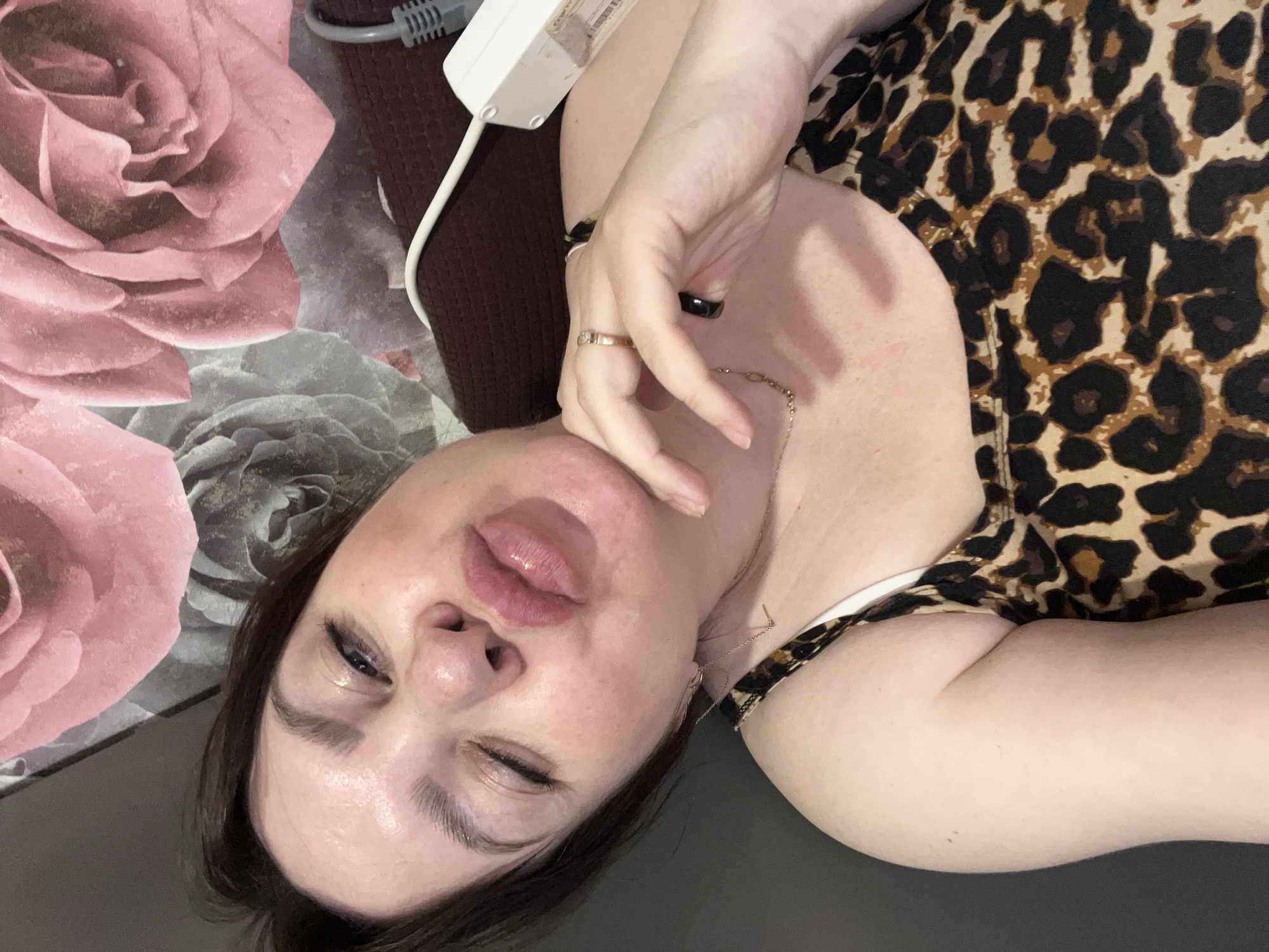 Woman takes selfies in leopard print outfit in Noviy