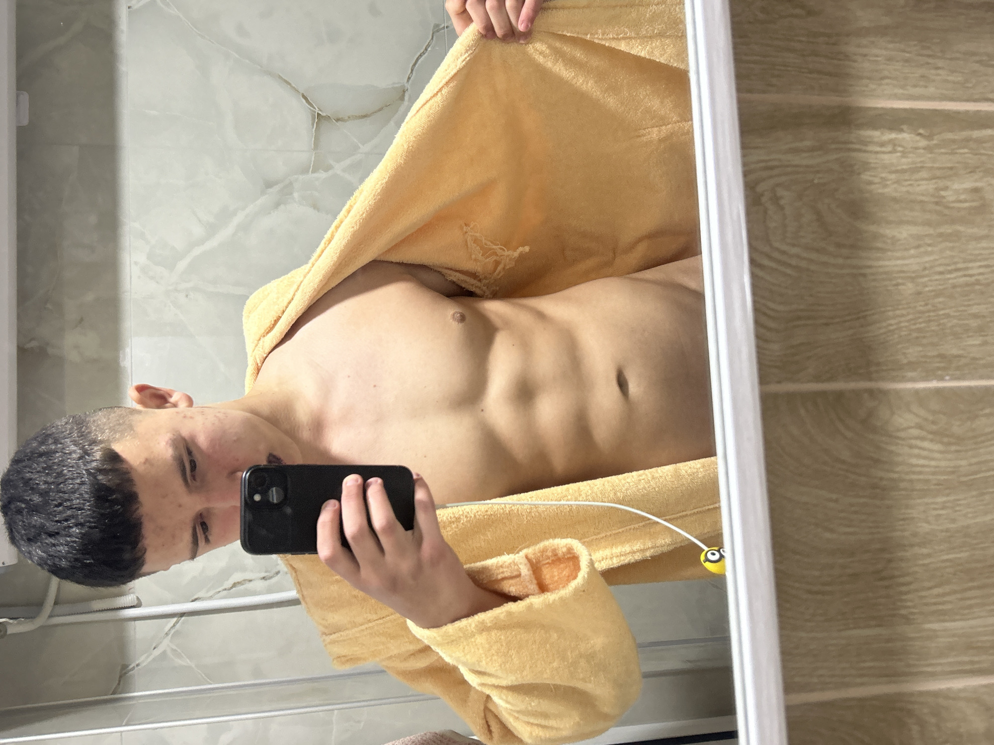 Young man documents bathroom routine in mirror selfies, Zlatograd