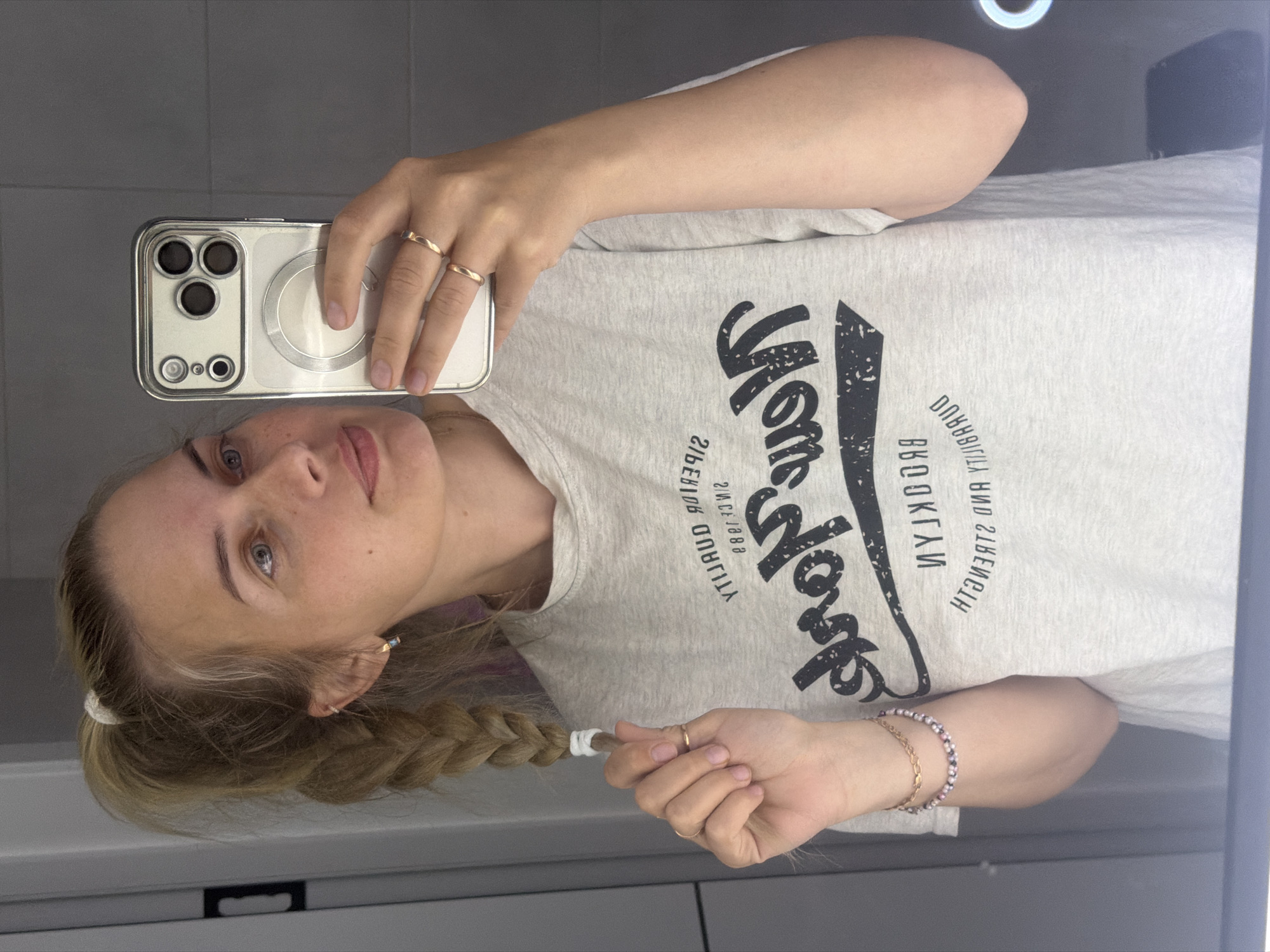 Woman documents evening routine in Chaikovsky bathroom selfies