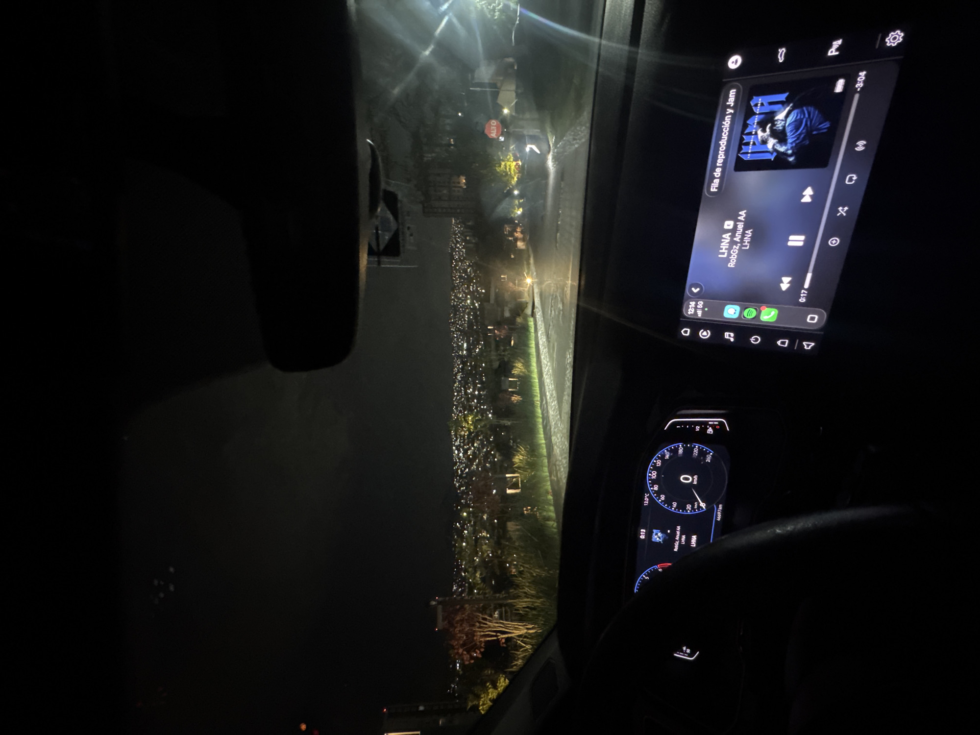 Night drive in Huixquilucan features RobGz song on dashboard