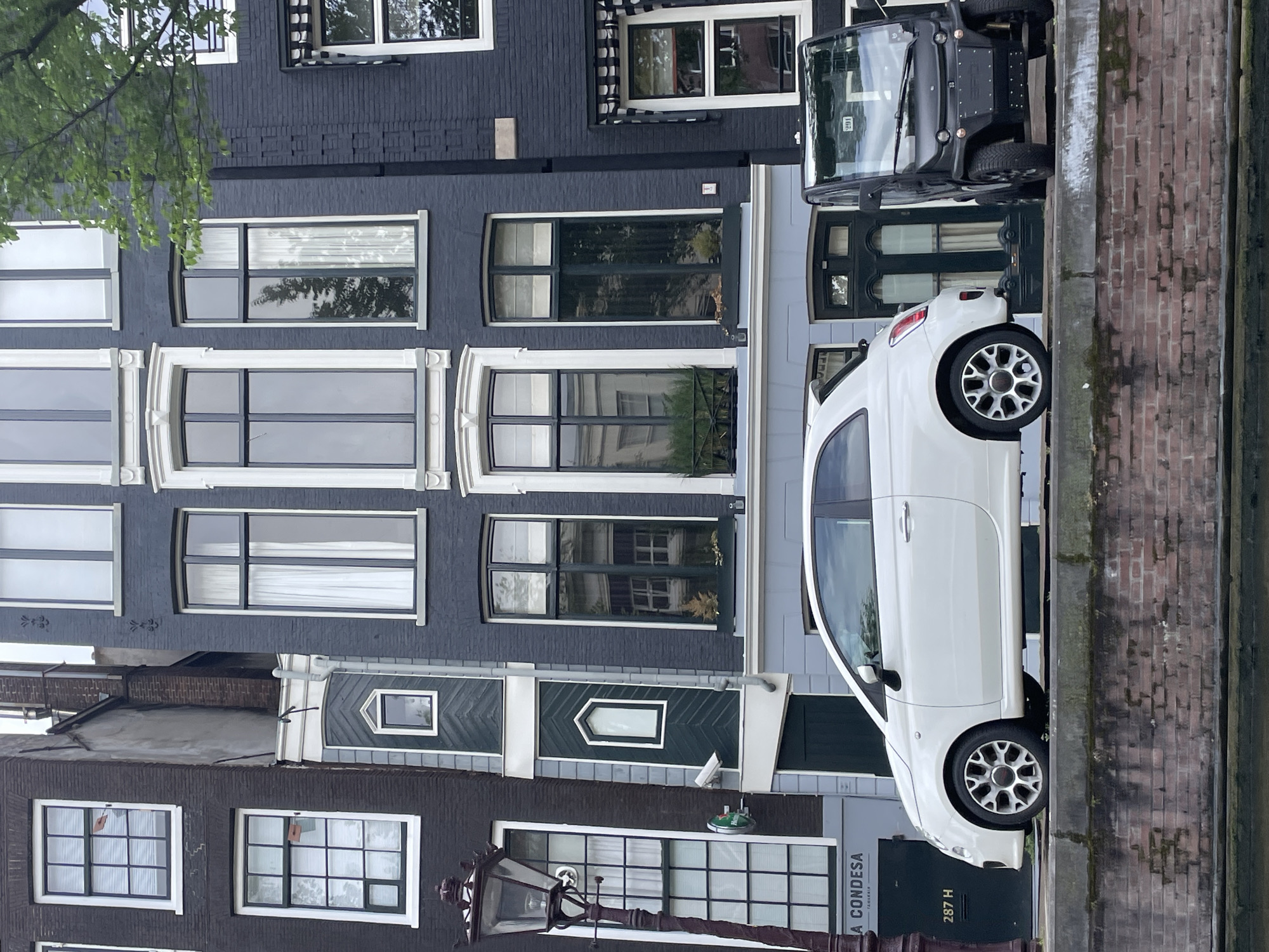 Amsterdam canal life documented during Thursday morning commute