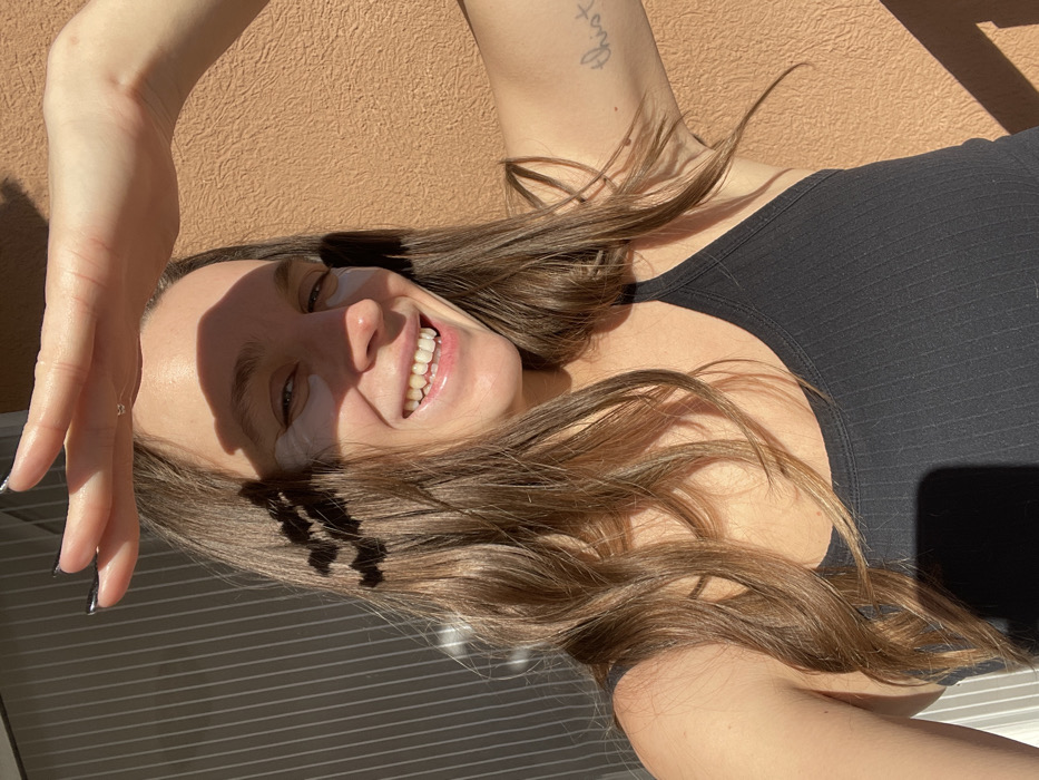 Woman documents morning in Budva with selfies, pet photos