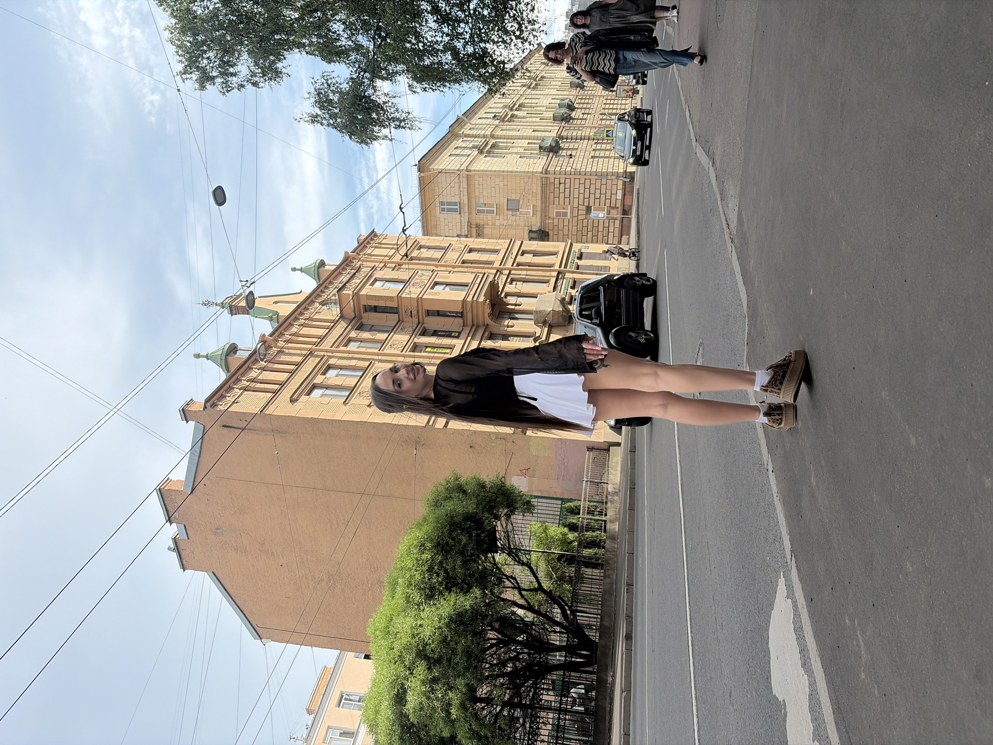 Woman documents hour-long selfie session across Saint Petersburg streets