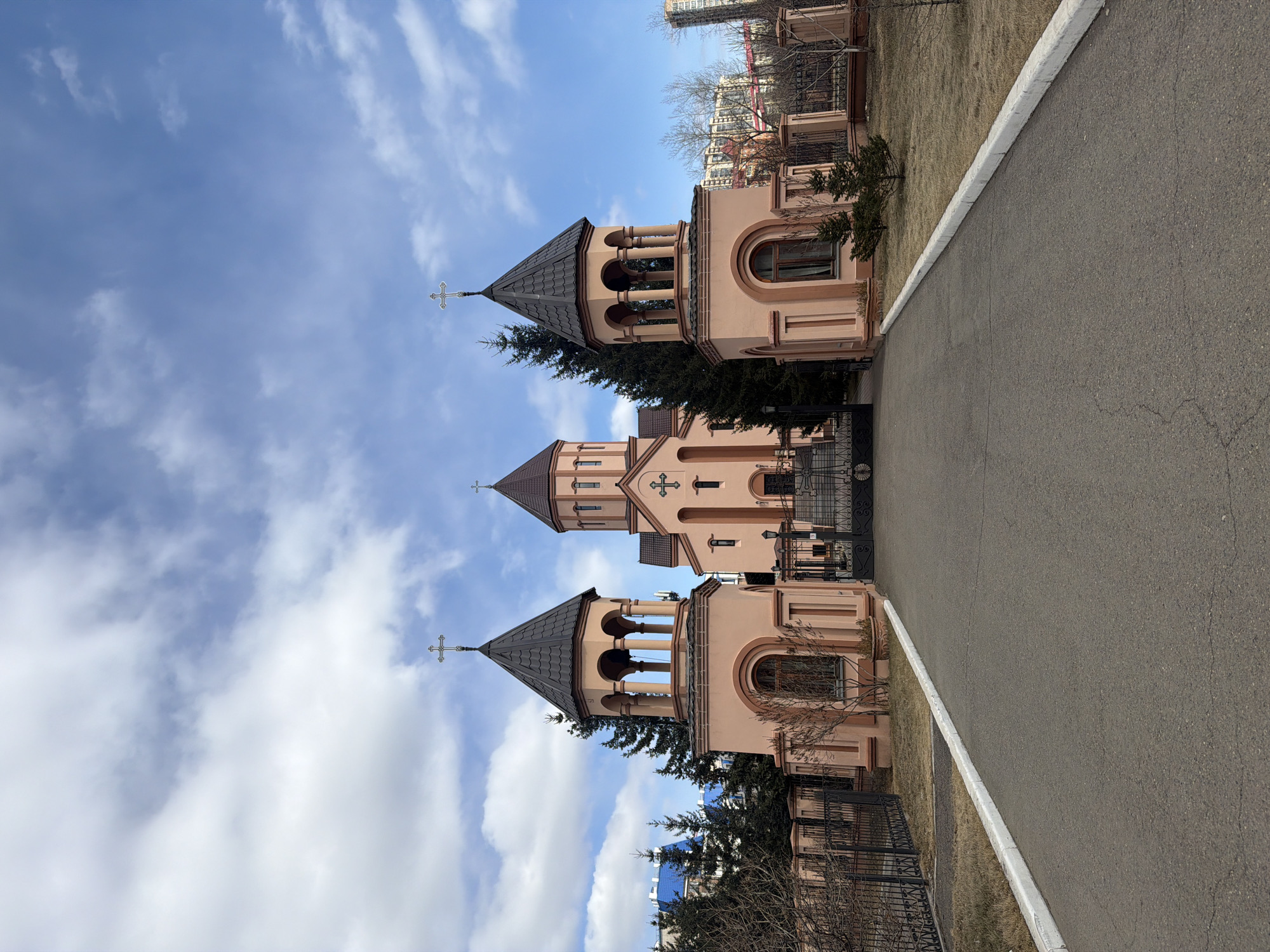Witness documents Armenian memorial sites and urban scenes in Krasnoyarsk